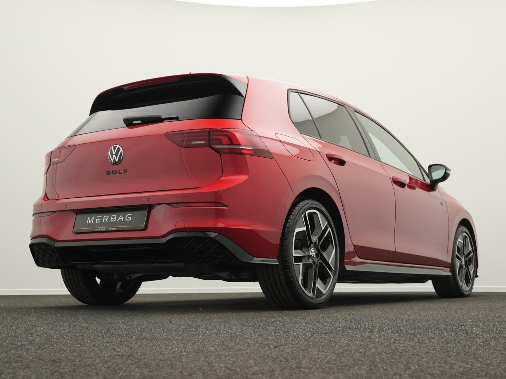 VW Golf VIII 1.5 eTSI R-Line (2025) - Photo 9
