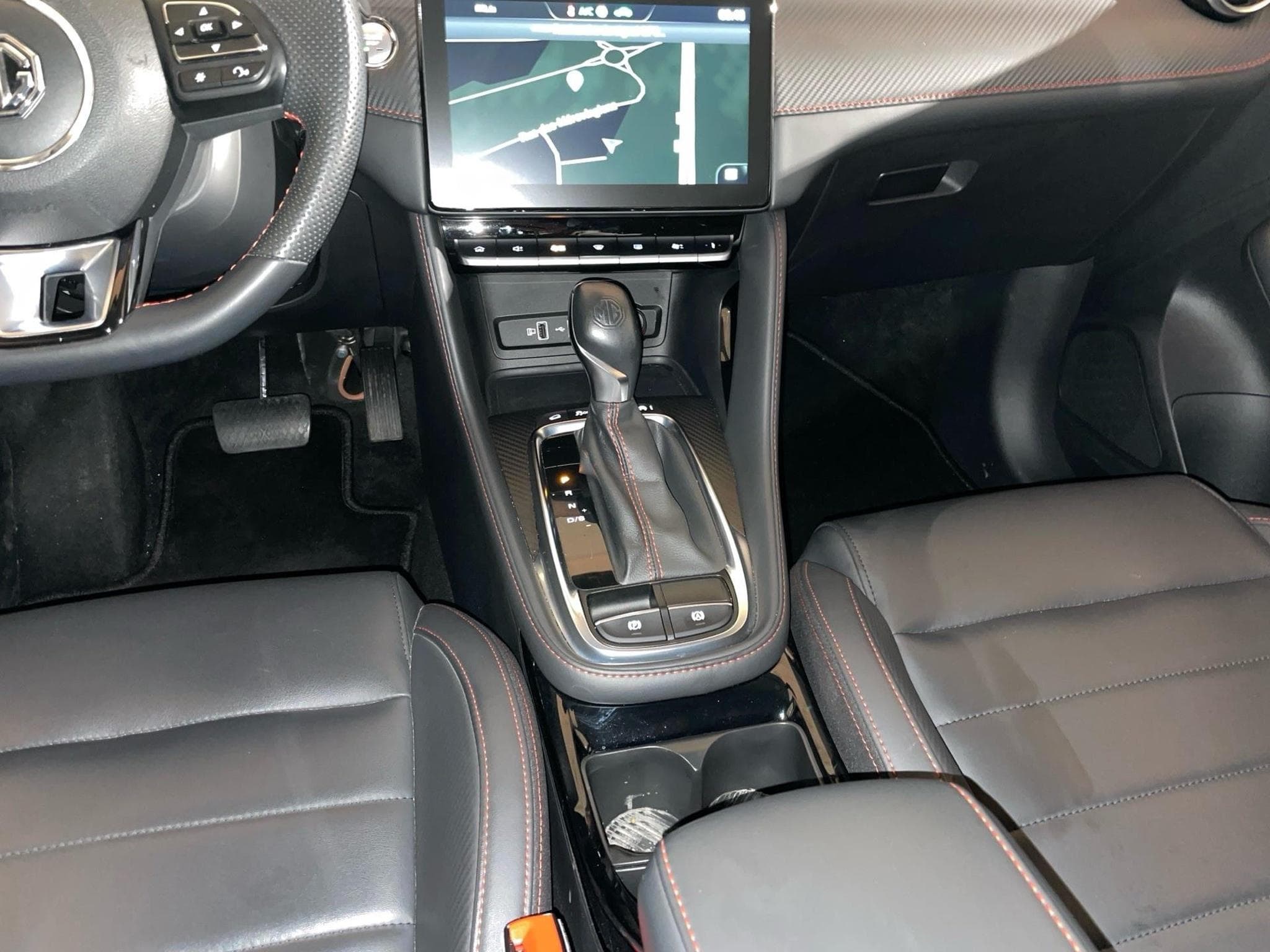 MG ZS 1.0 LUXURY (2024) - Photo 10