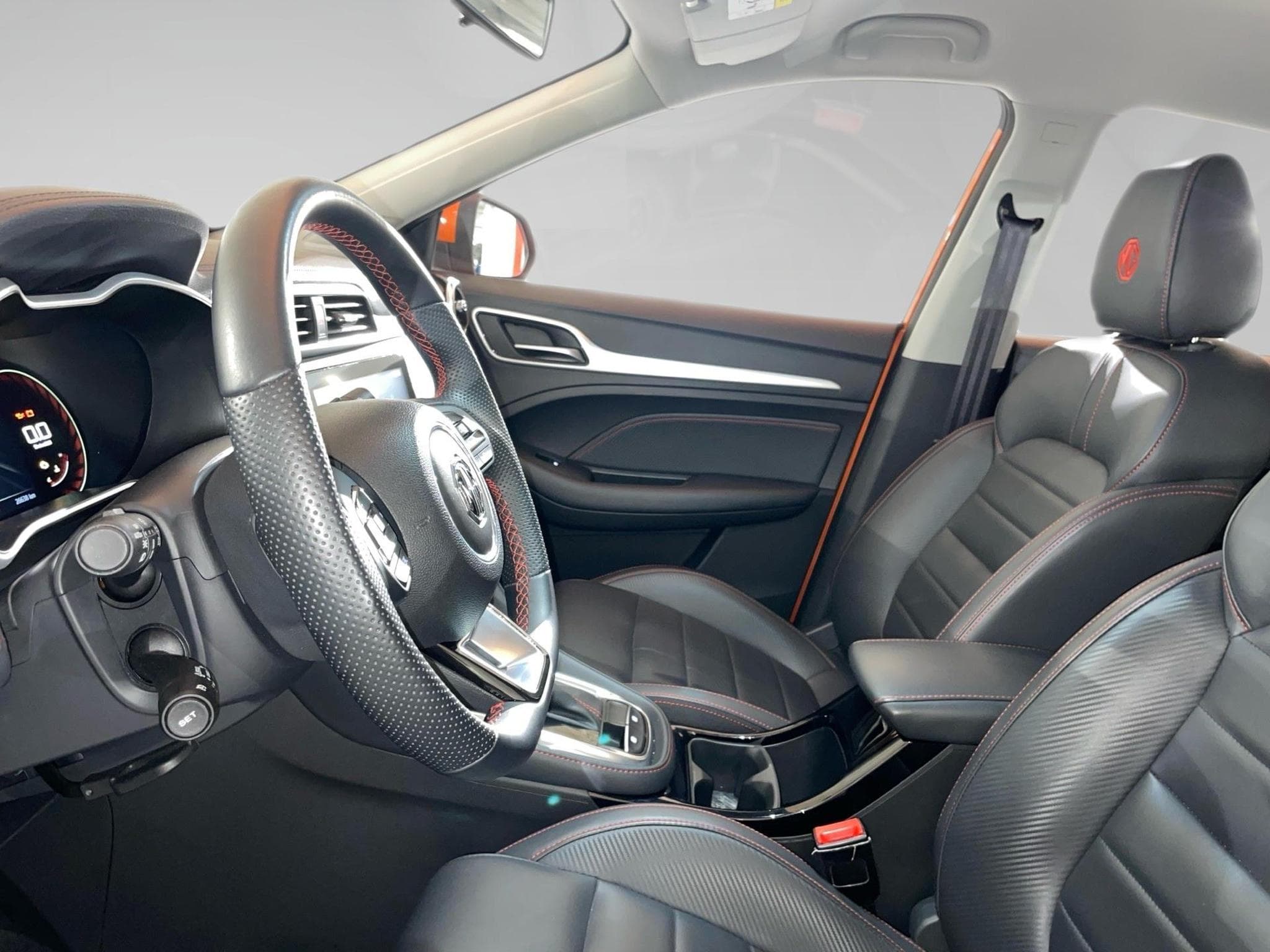MG ZS 1.0 LUXURY (2024) - Photo 4