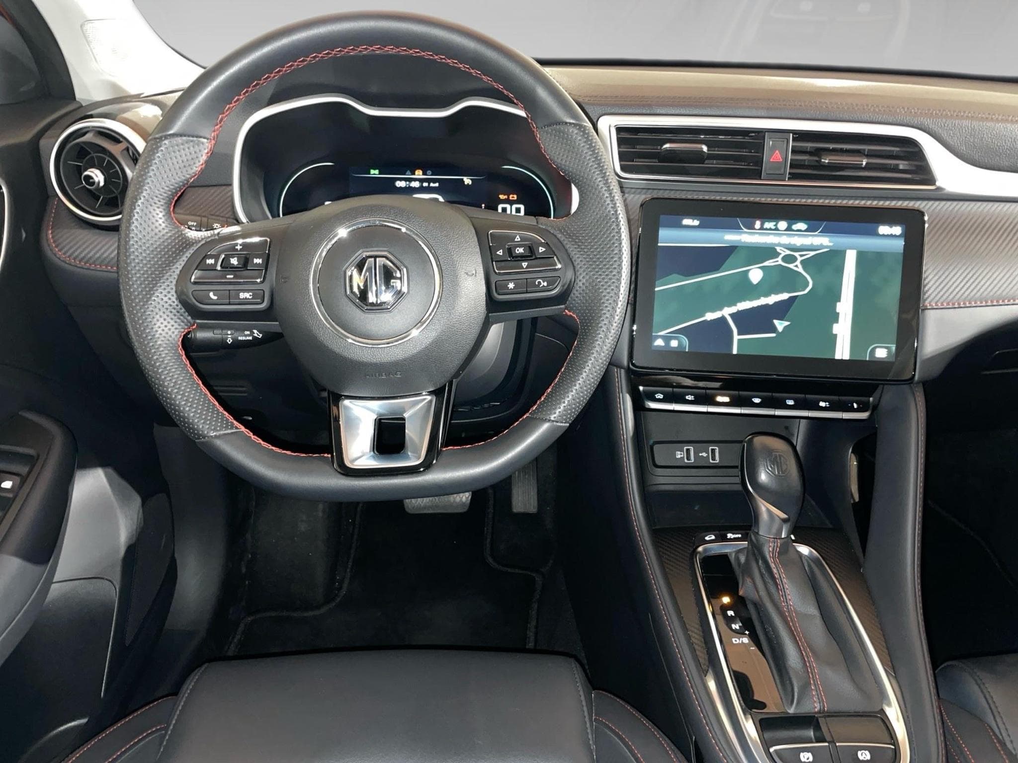 MG ZS 1.0 LUXURY (2024) - Photo 6