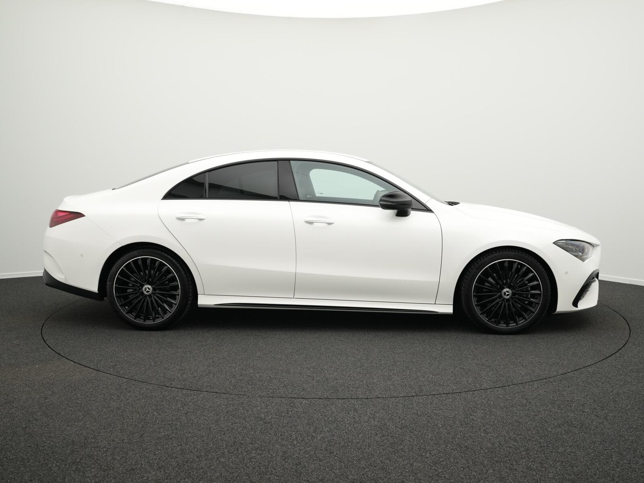 Mercedes CLA 200 d AMG-Line Cpe Multi+Kamera+19"+Ambi (2025) - Foto 5