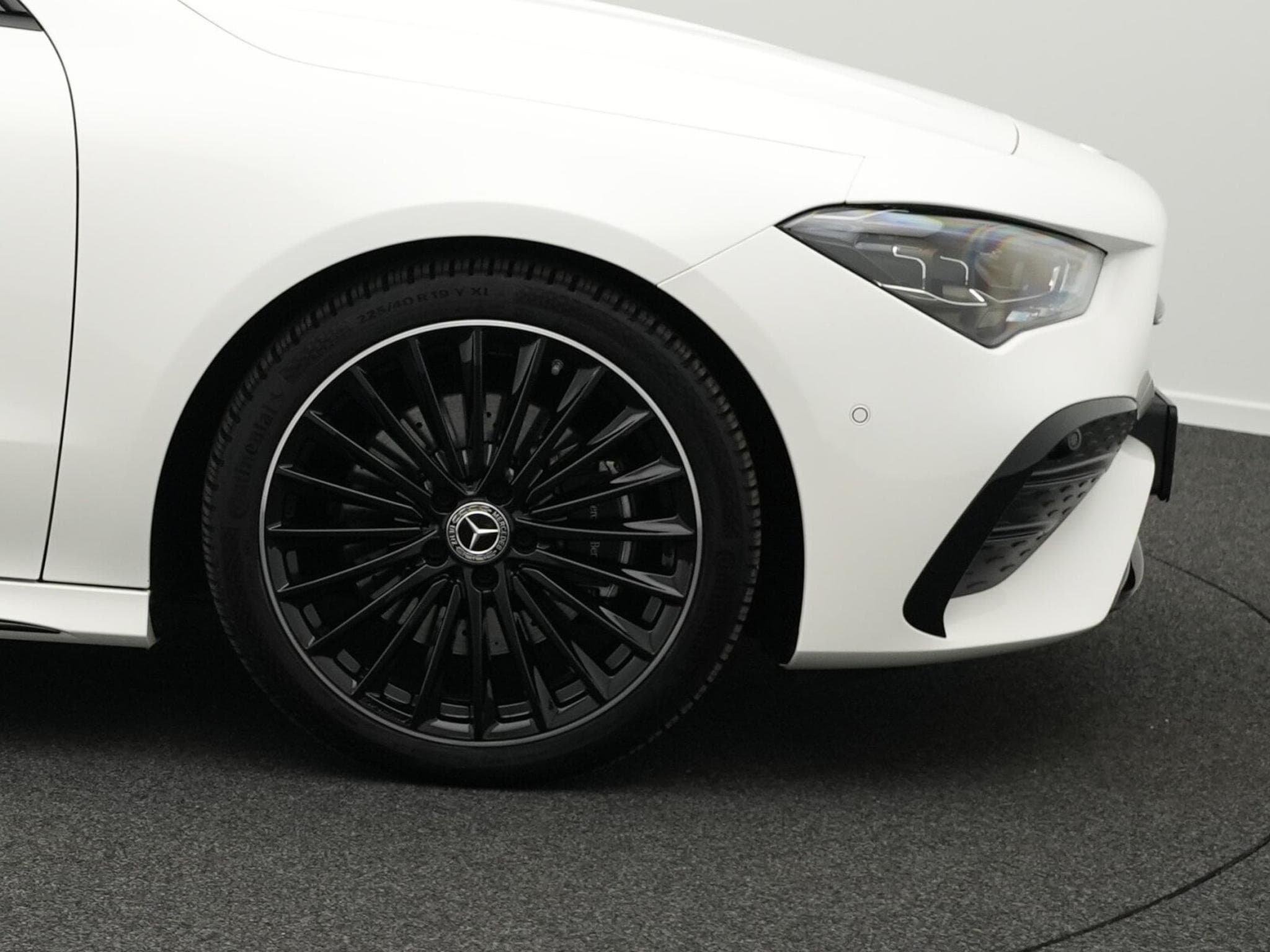 Mercedes CLA 200 d AMG-Line Cpe Multi+Kamera+19"+Ambi (2025) - Foto 8