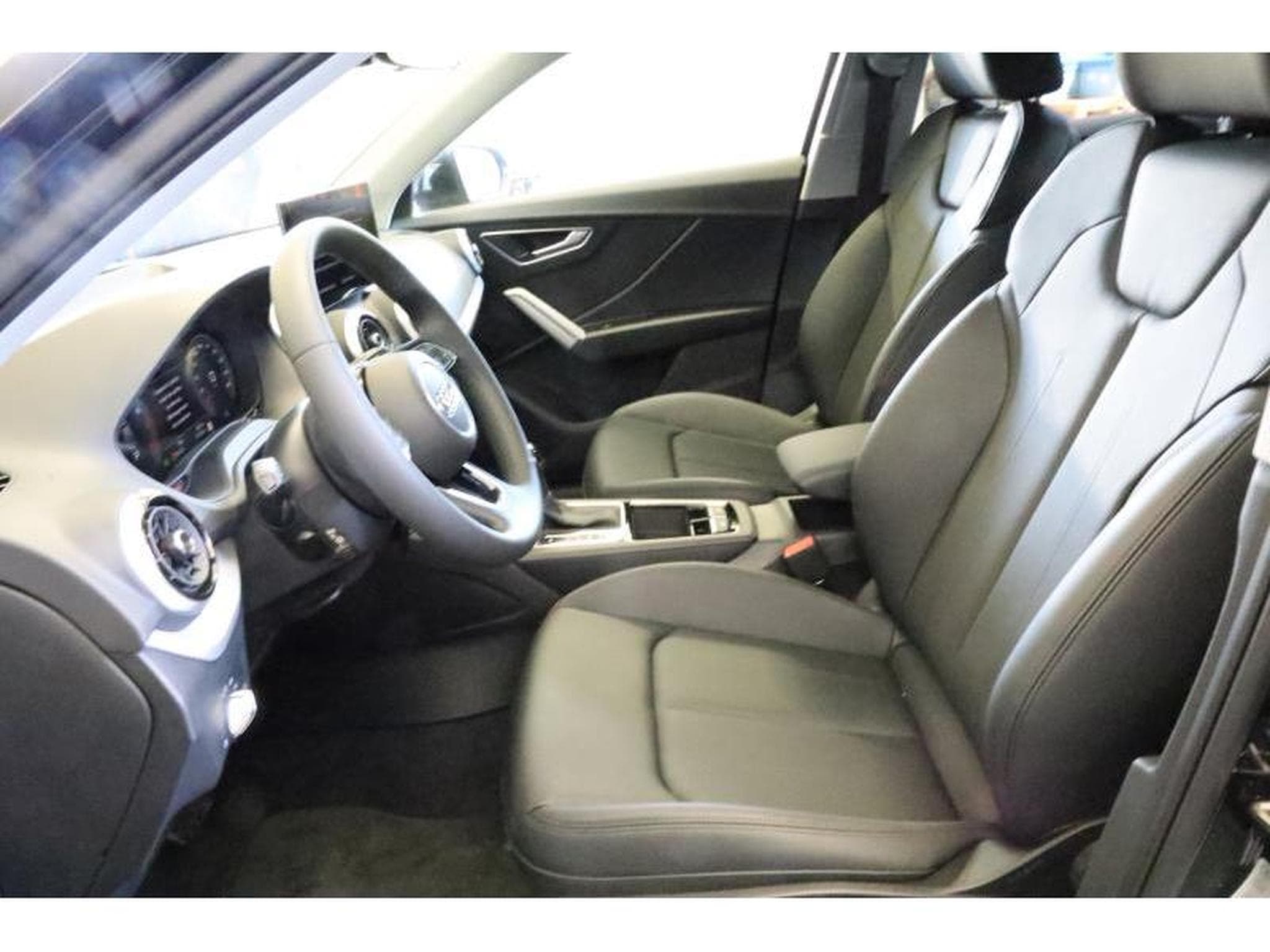 Audi Q2 35 TFSI S tronic (2025) - Photo 4