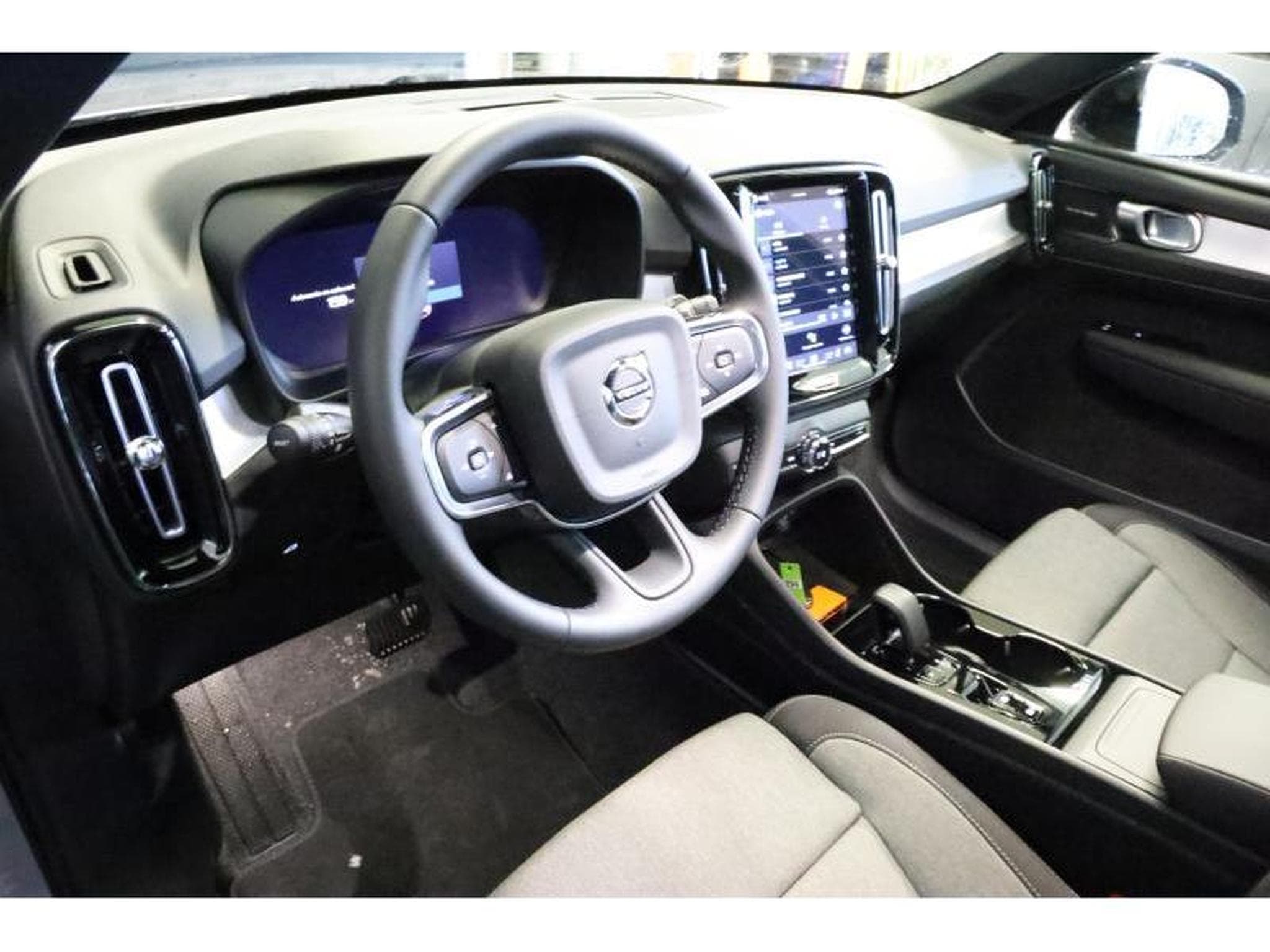 Volvo XC40 Dark (2025) - Foto 19