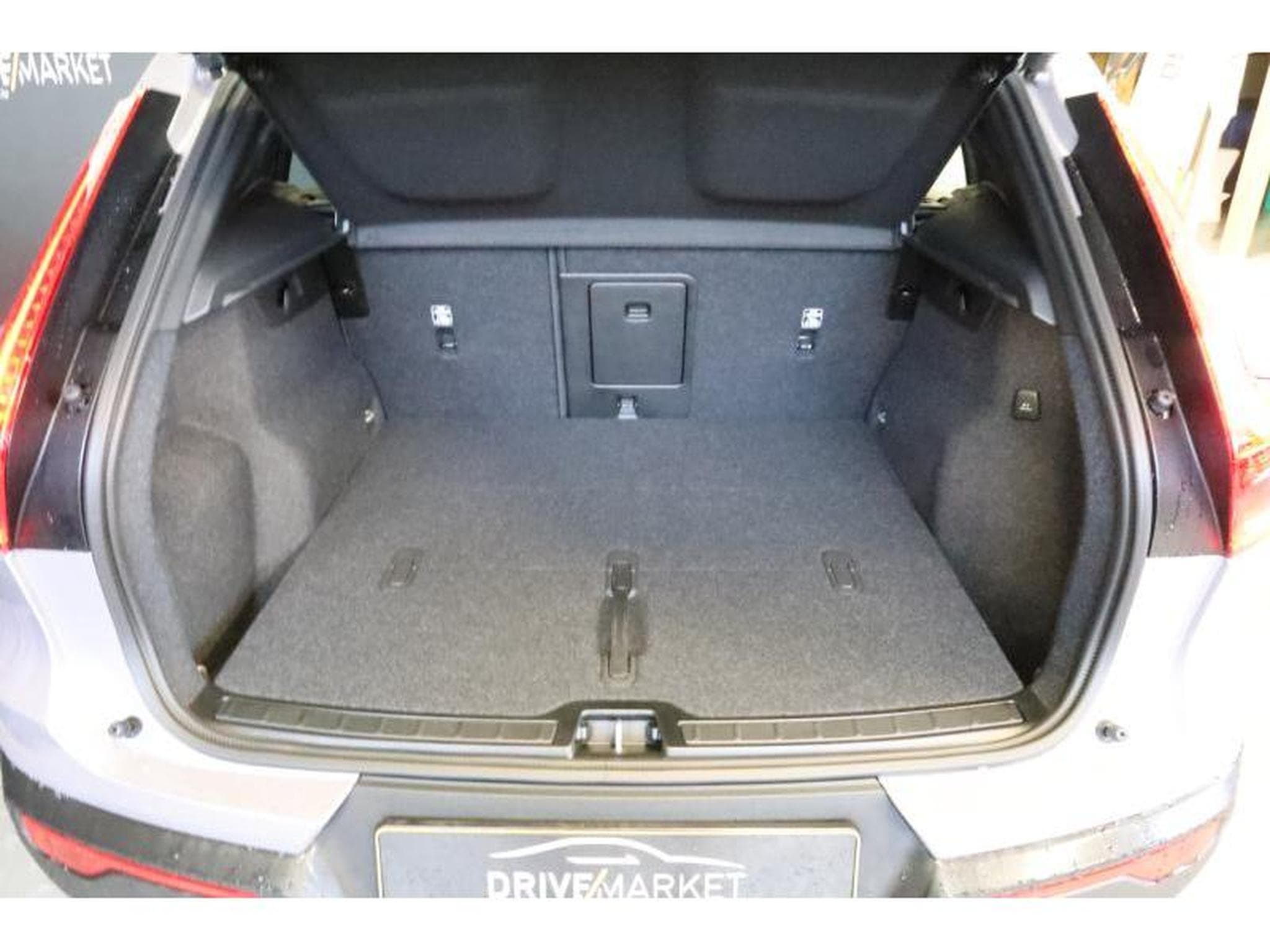 Volvo XC40 Dark (2025) - Photo 8