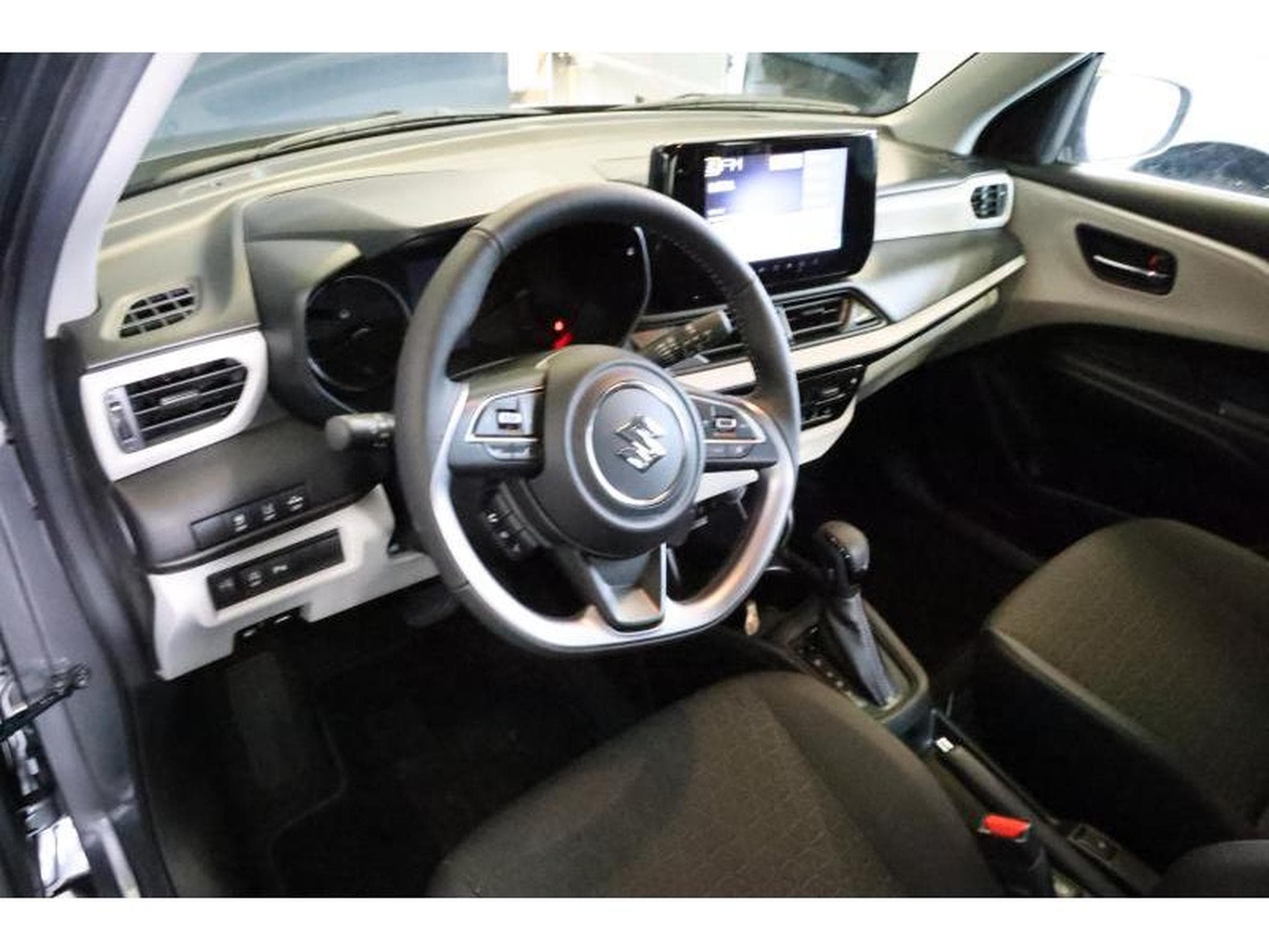 Suzuki Swift GL+ (2025) - Foto 18