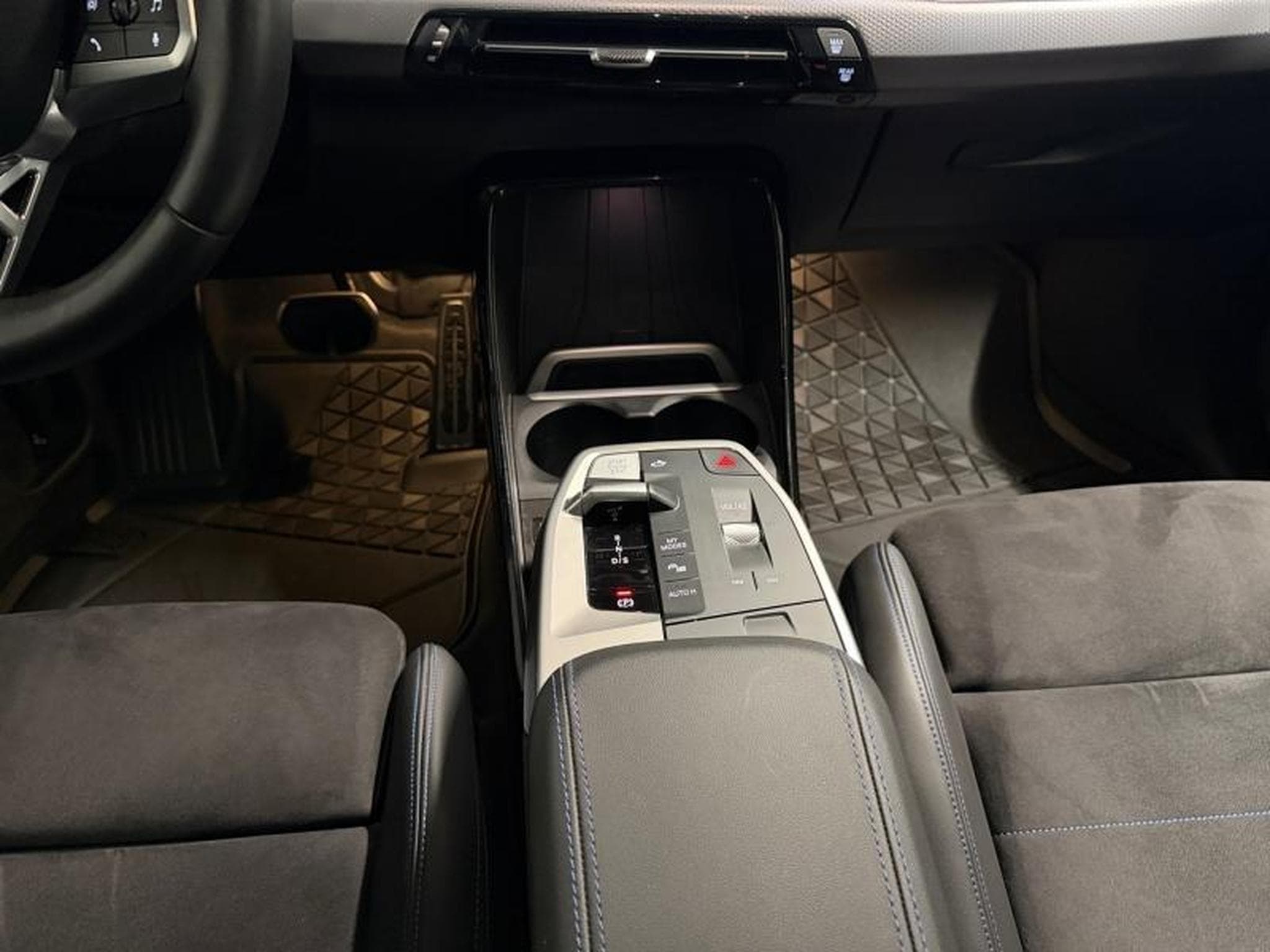BMW 230 xDrive Active Tourer (2023) - Foto 14