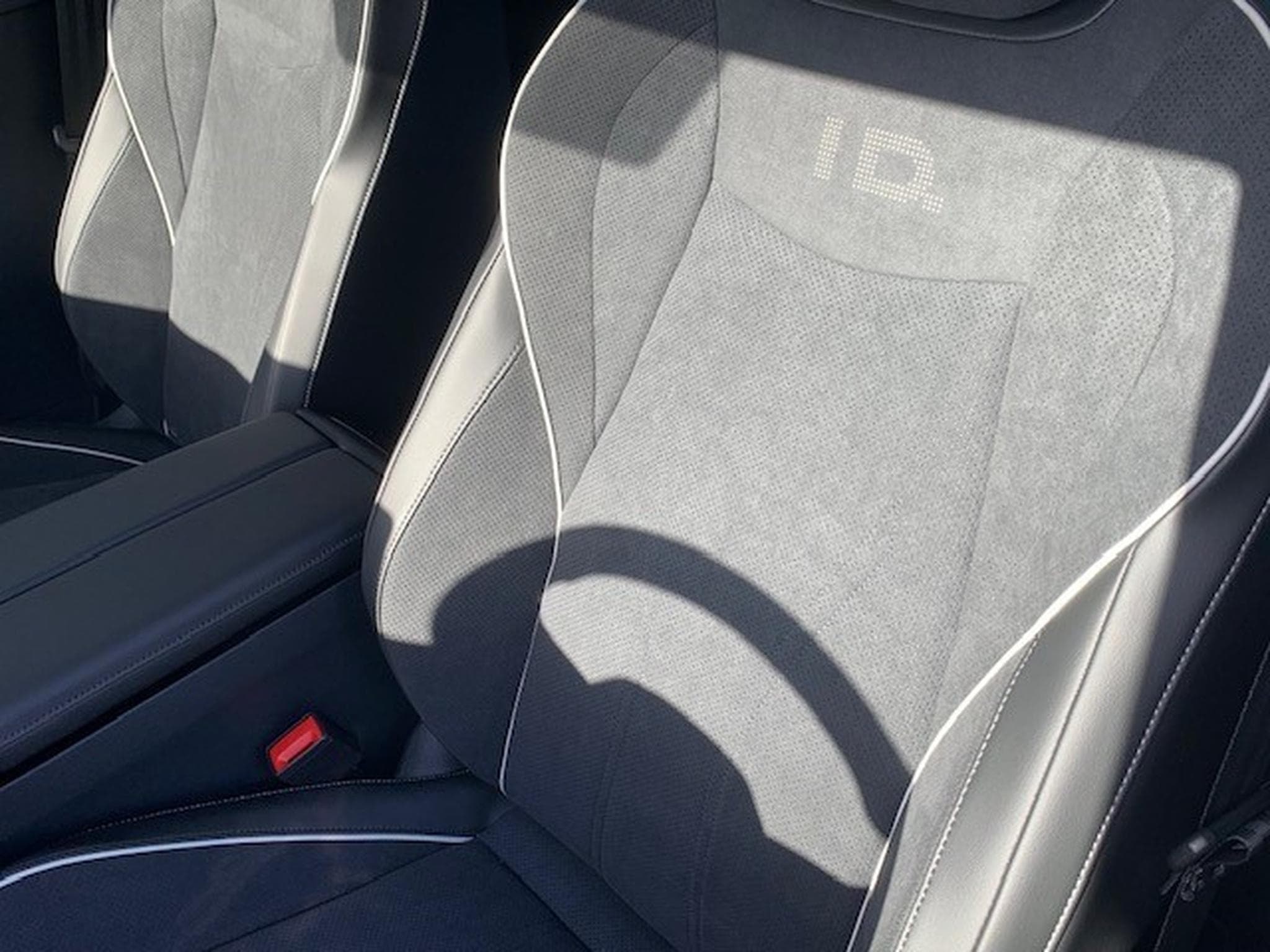 VW ID.7 TOURER PRO S BLACK-STYLE 210 kW / 86 kWh (2026) - Photo 2