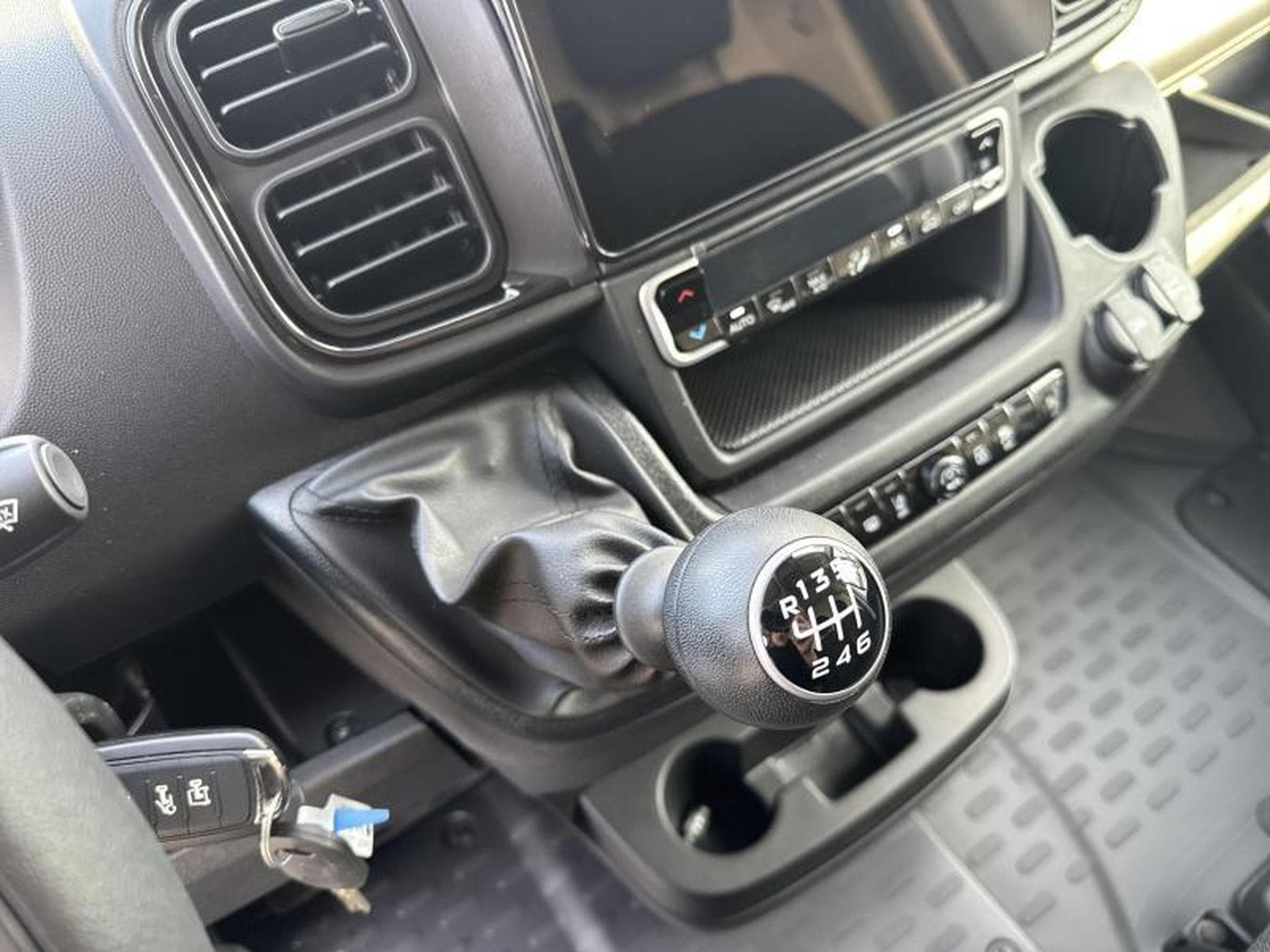 Peugeot Boxer tôlé 335 L2H2 (2025) - Photo 19