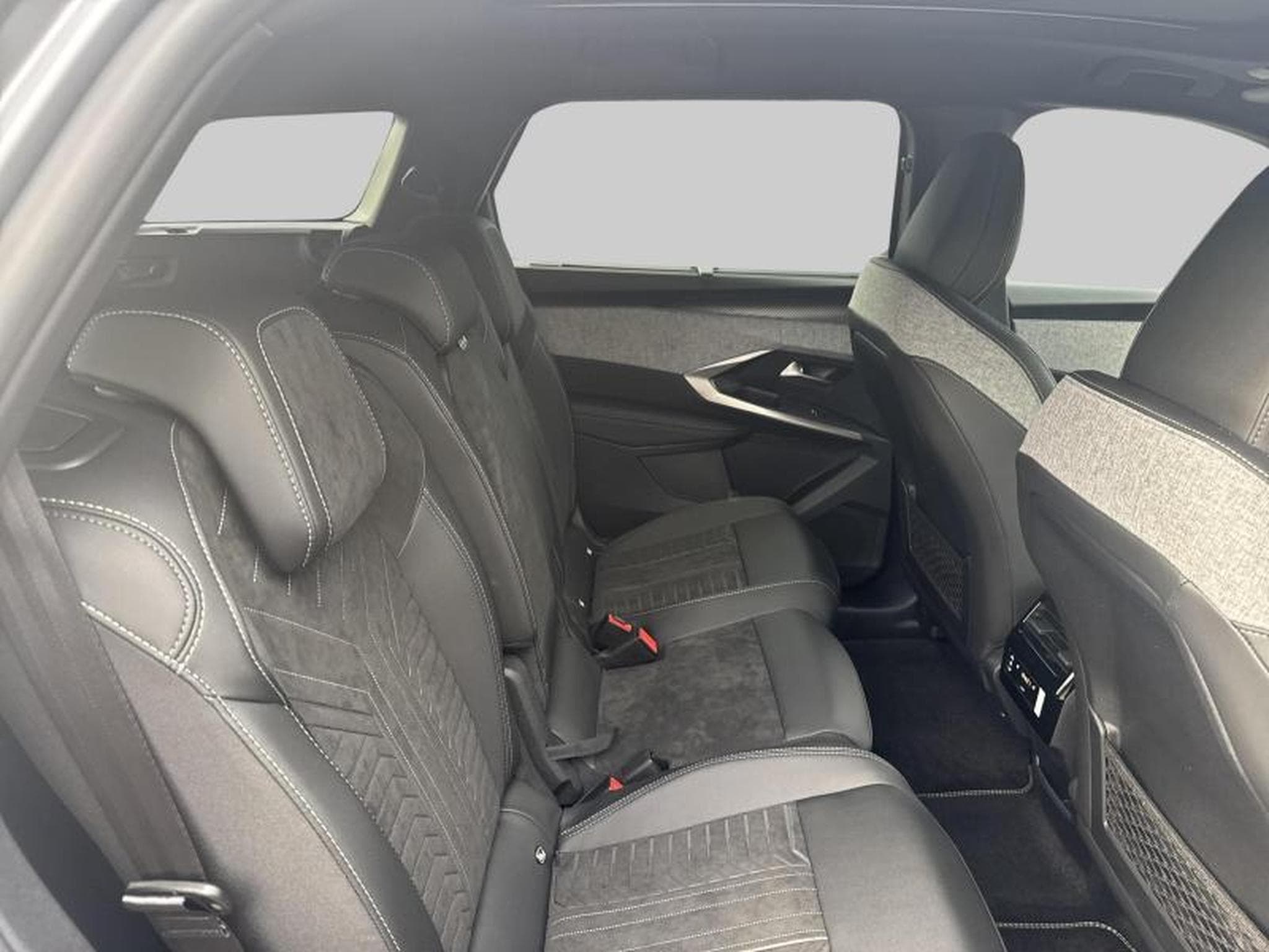 Peugeot 5008 III & e- GT (2025) - Photo 10