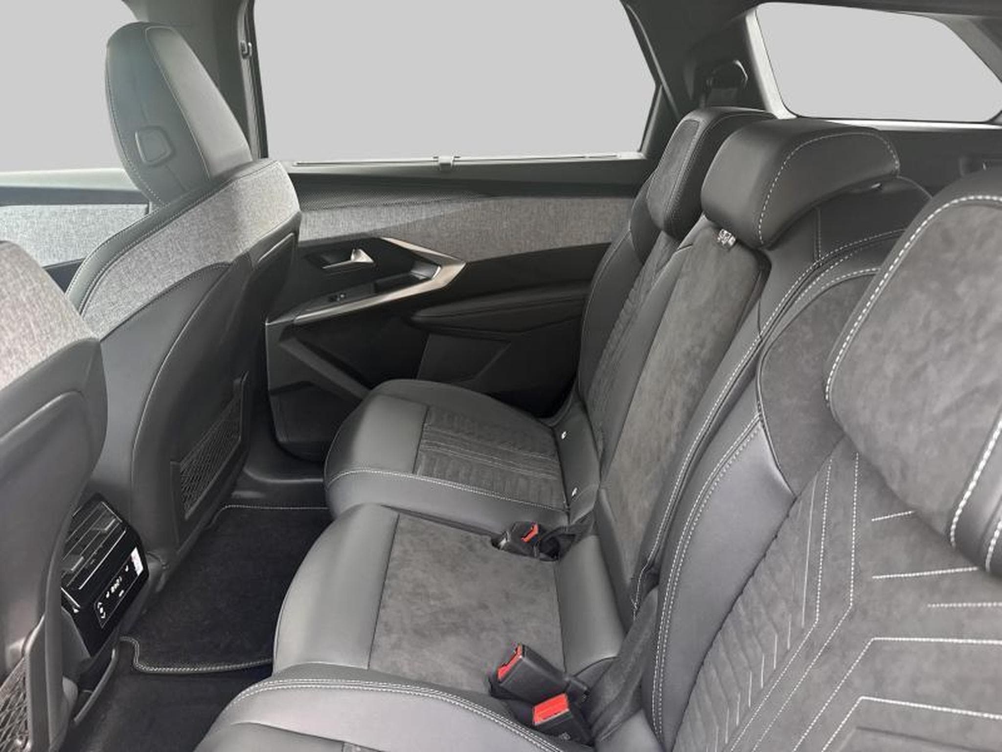 Peugeot 5008 III & e- GT (2025) - Photo 12