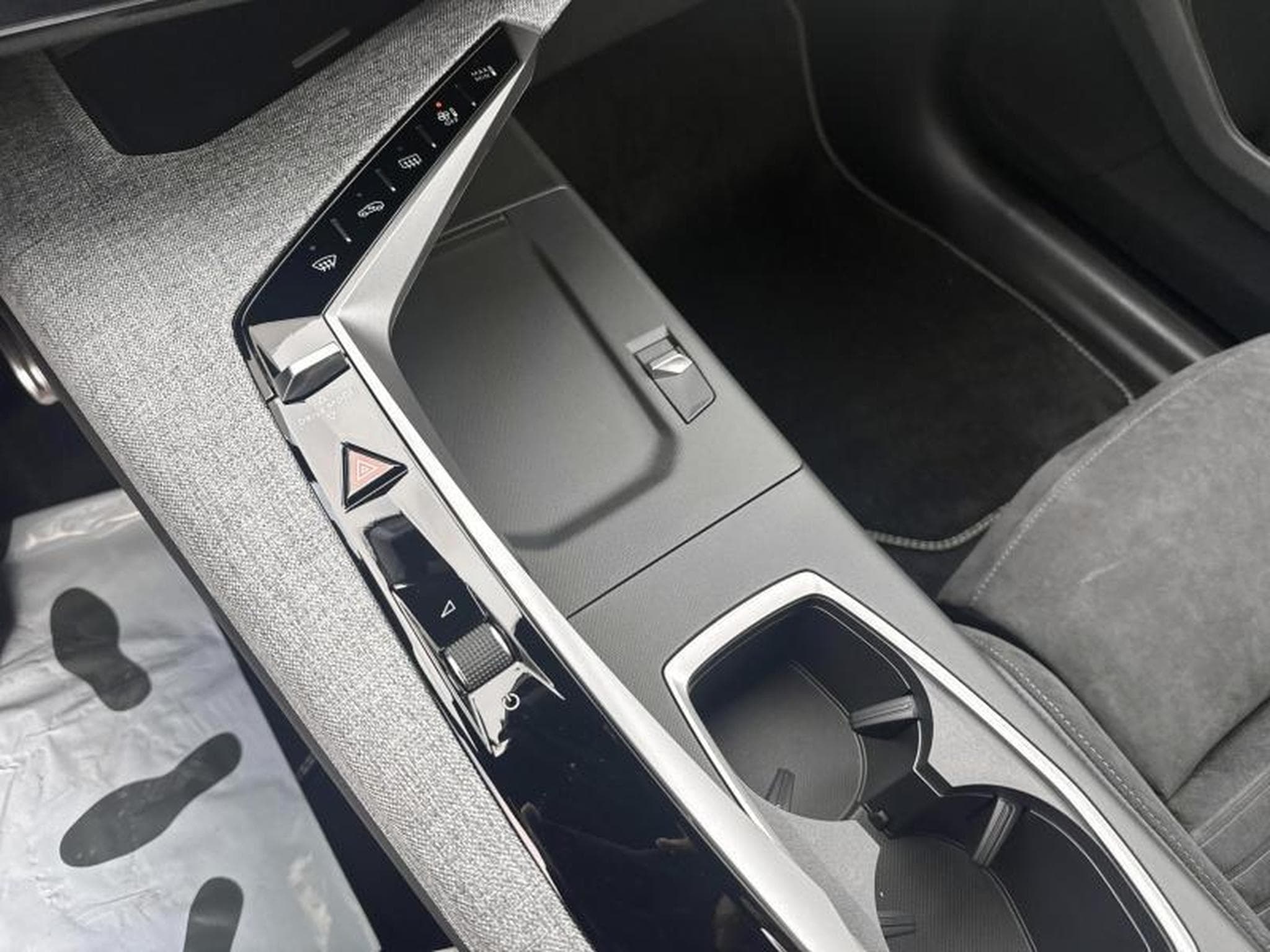 Peugeot 5008 III & e- GT (2025) - Photo 19