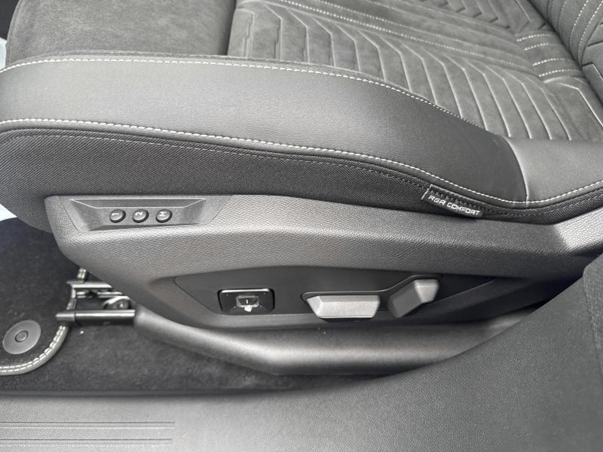 Peugeot 5008 III & e- GT (2025) - Photo 22