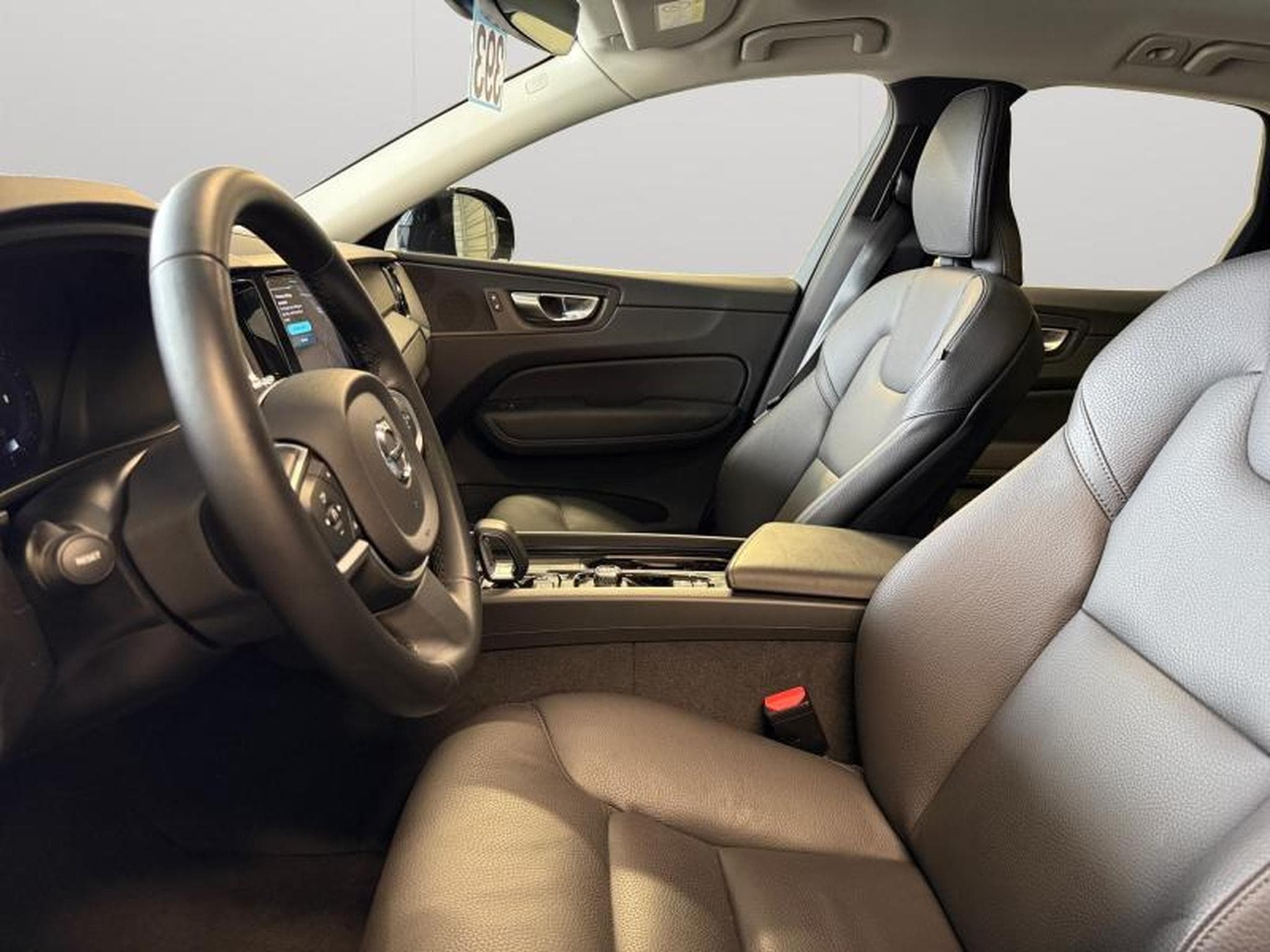 Volvo XC60 B5 Core / Essence (2025) - Foto 10