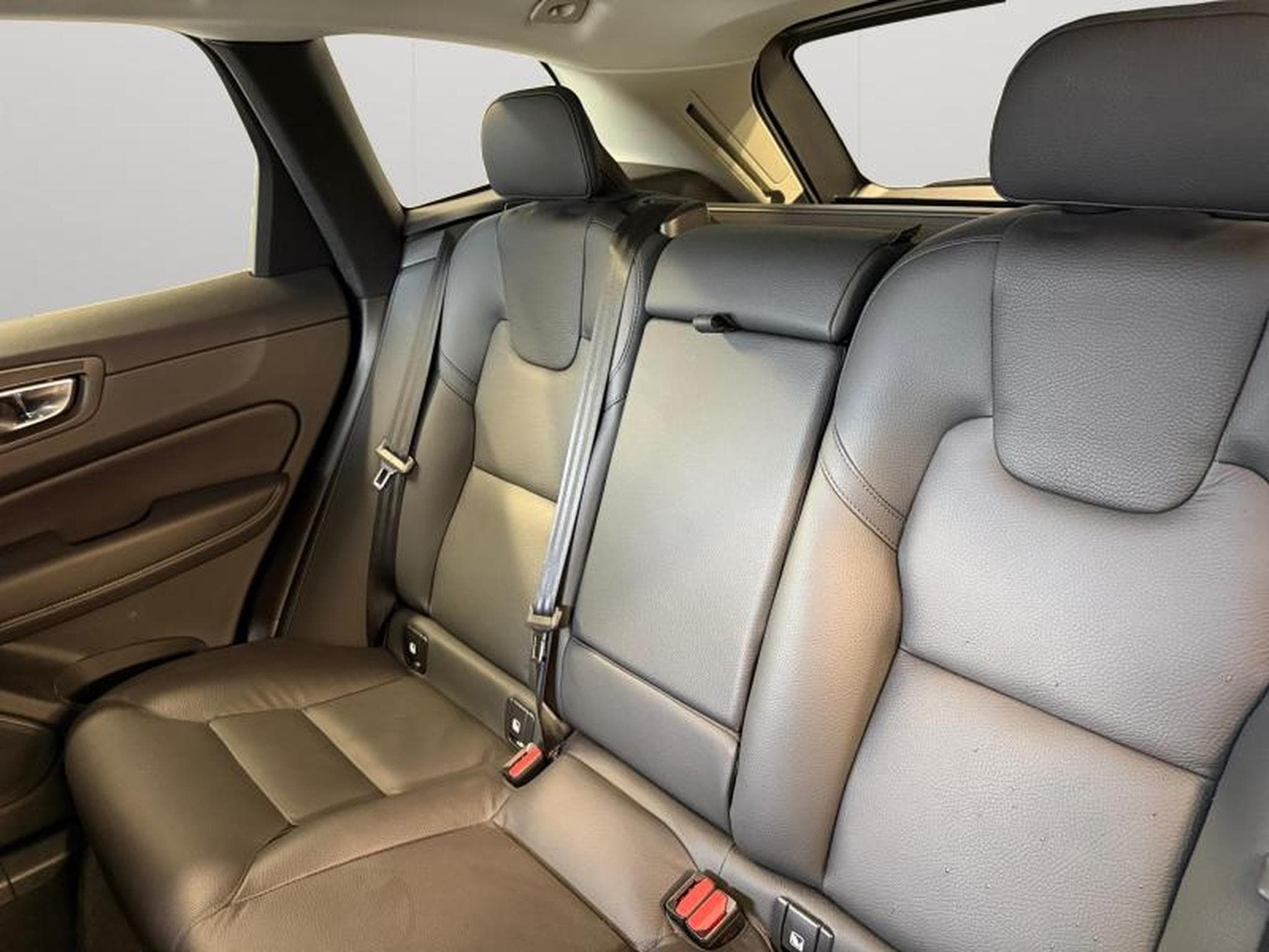 Volvo XC60 B5 Core / Essence (2025) - Foto 13