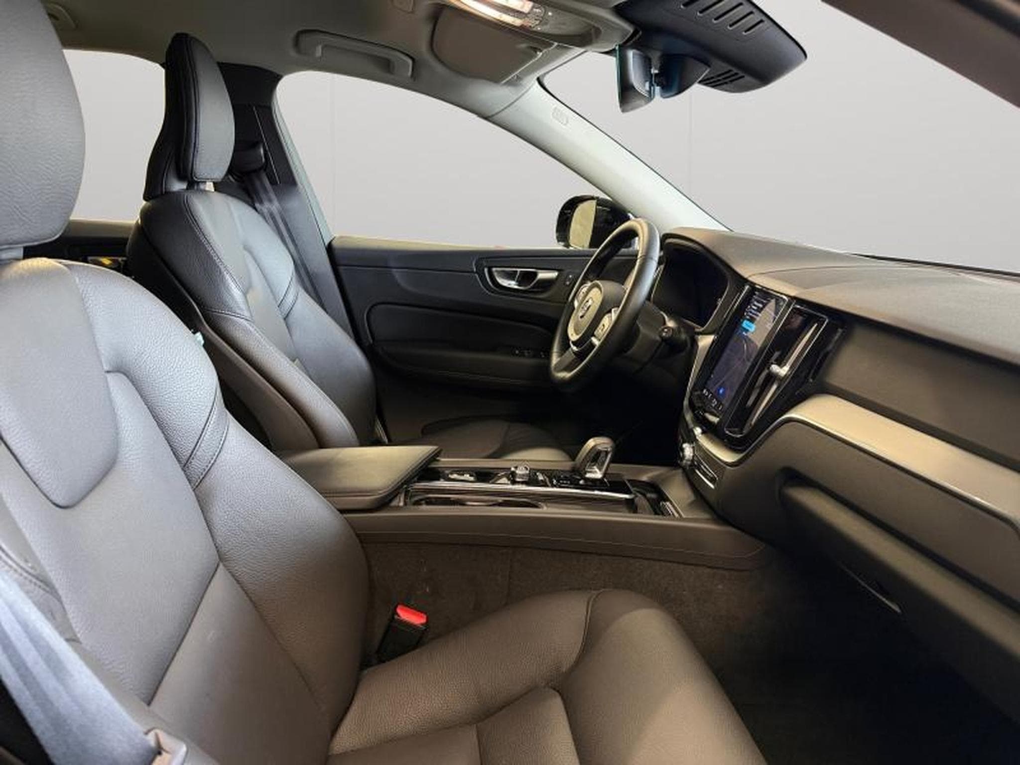 Volvo XC60 B5 Core / Essence (2025) - Foto 15