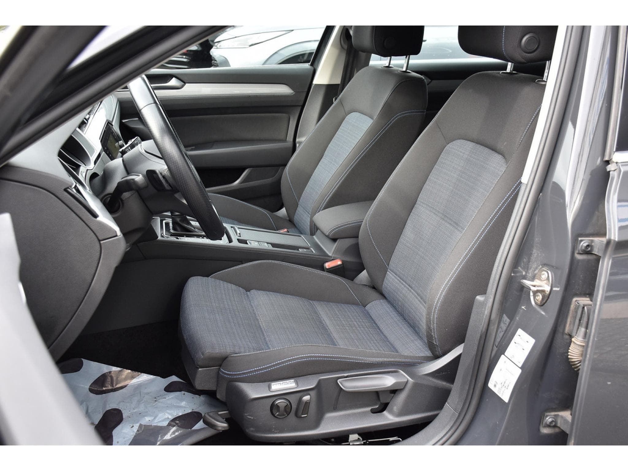 VW Passat 1.4 TSI GTE DSG ACC GPS LANE CARNET (2021) - Photo 6