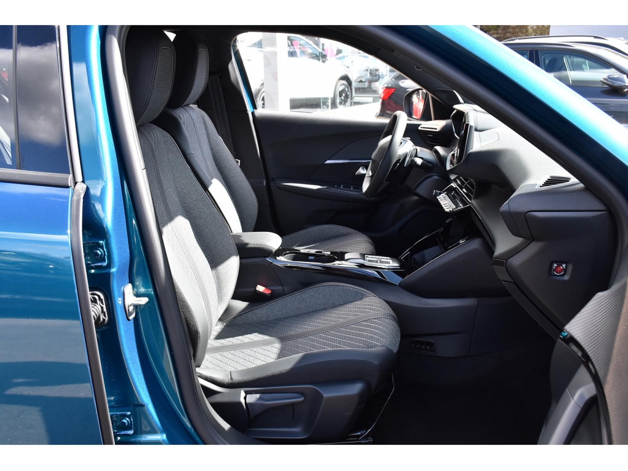 Peugeot 2008 1.2 Hybrid 145 Allure e-DCS6 ACC LANE SIDE GPS CAM360 1°MAIN (2025) - Foto 7