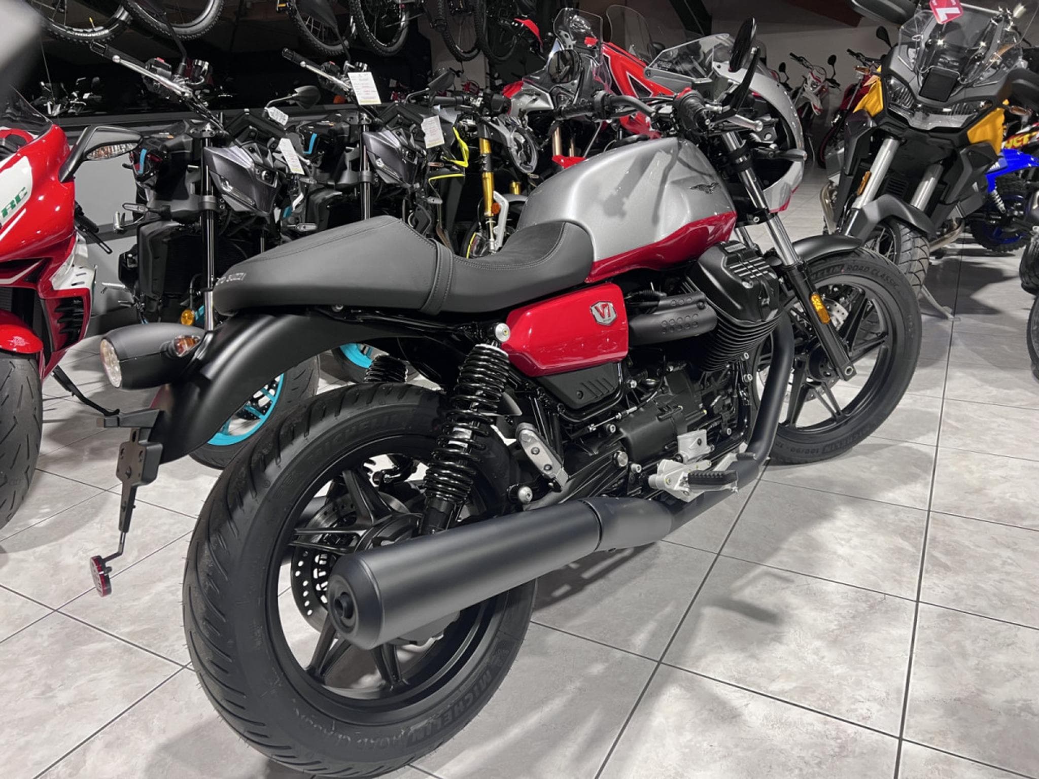 Moto Guzzi V7 CORSA (2026) - Foto 3