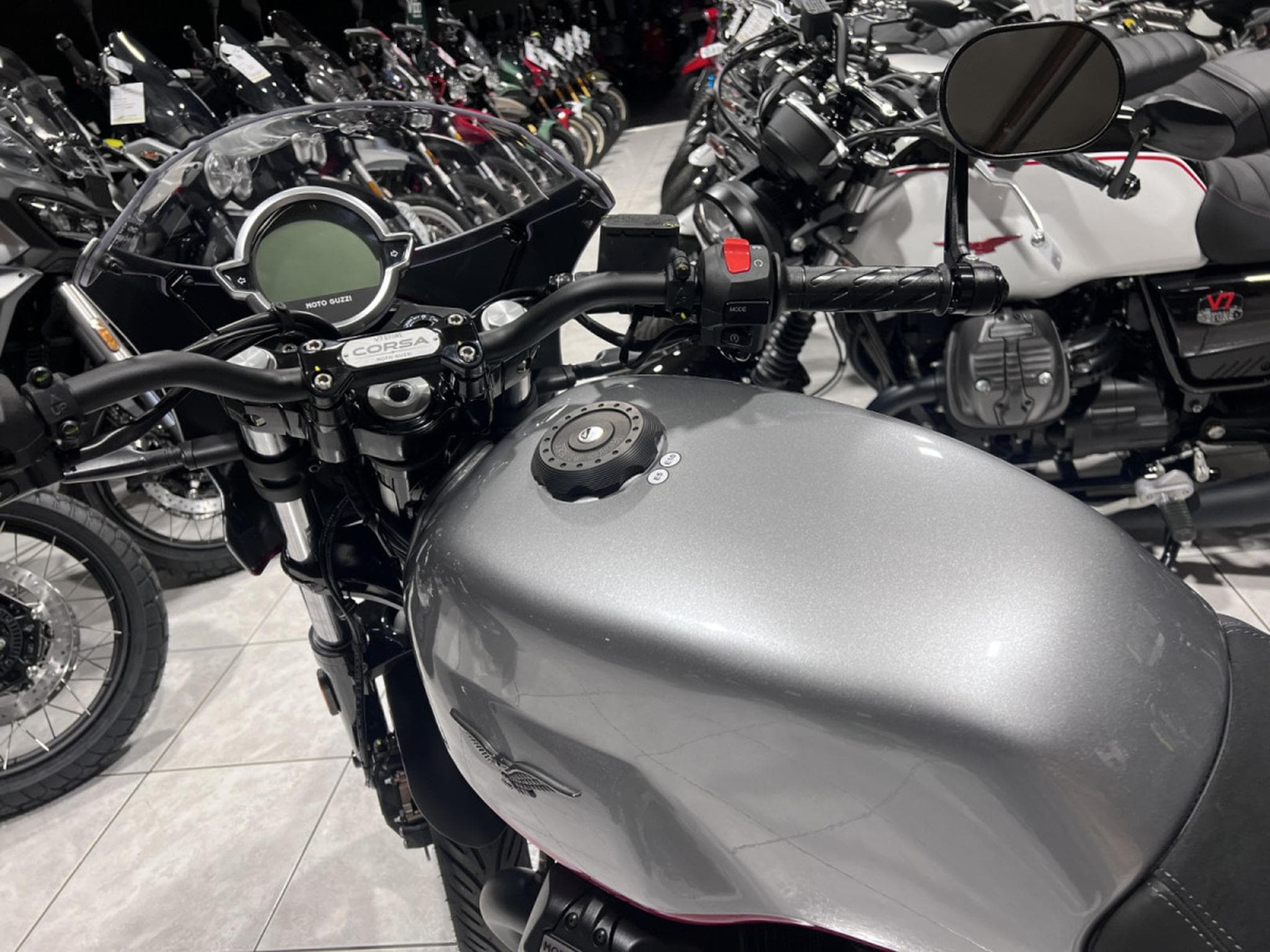 Moto Guzzi V7 CORSA (2026) - Foto 6