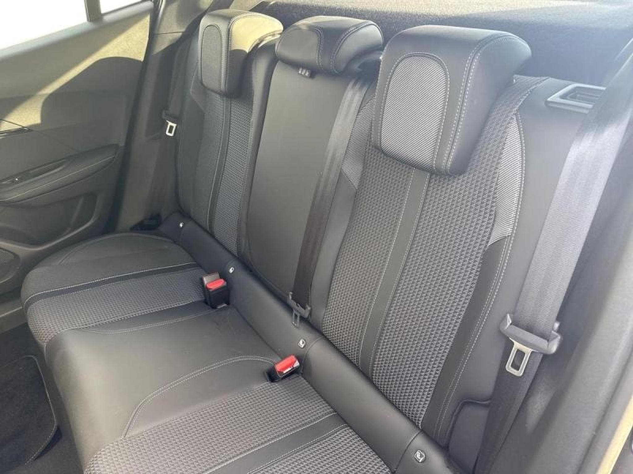 PEUGEOT 2008 1.2 PureTech 130ch S&S GT EAT8 (2021) - Foto 5