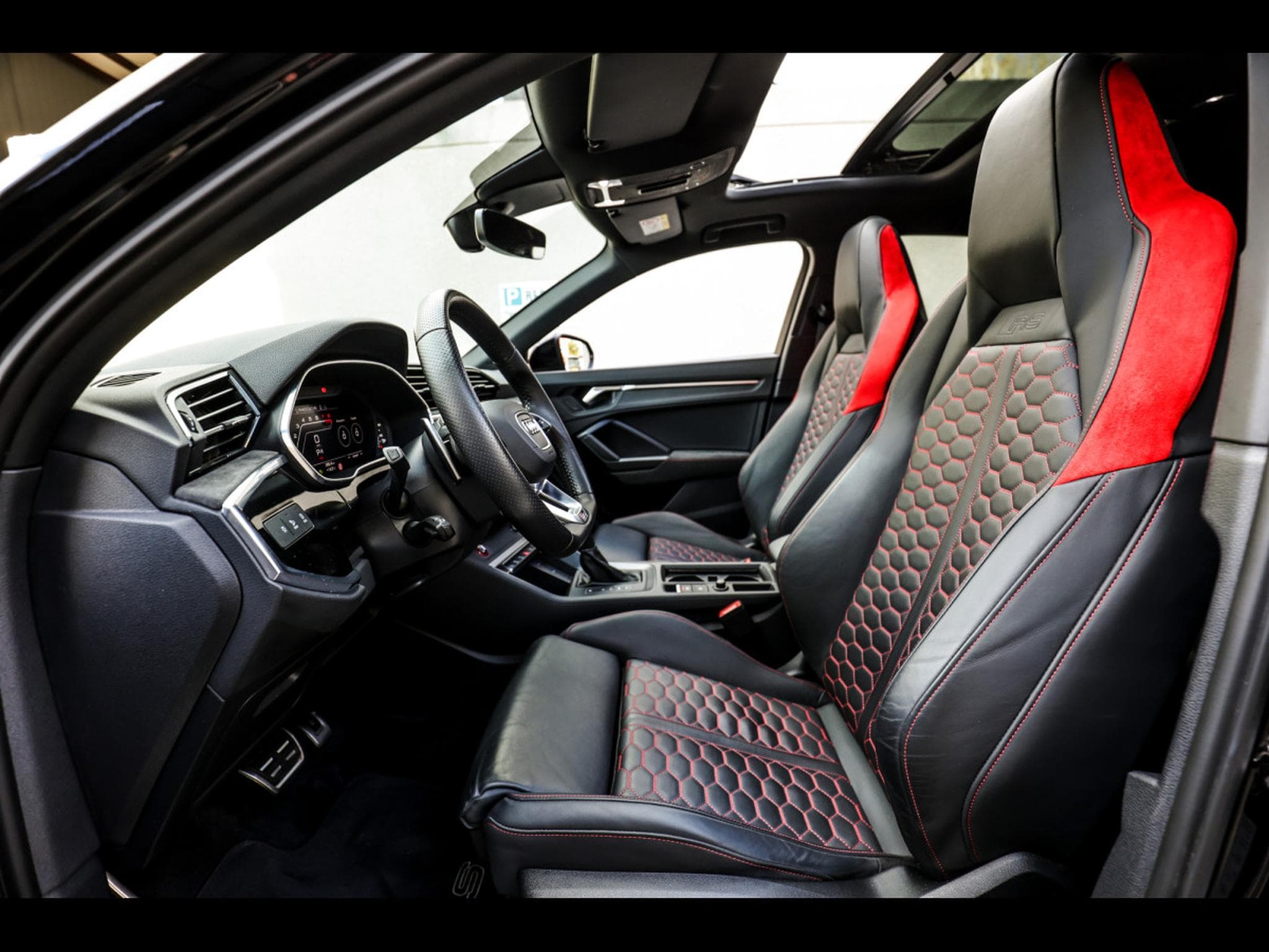 Audi RSQ3 SPORTBACK 2.5 TFSI QUATTRO S-TRONIC – MYTHOS BLACK METALLIC (2021) - Photo 10