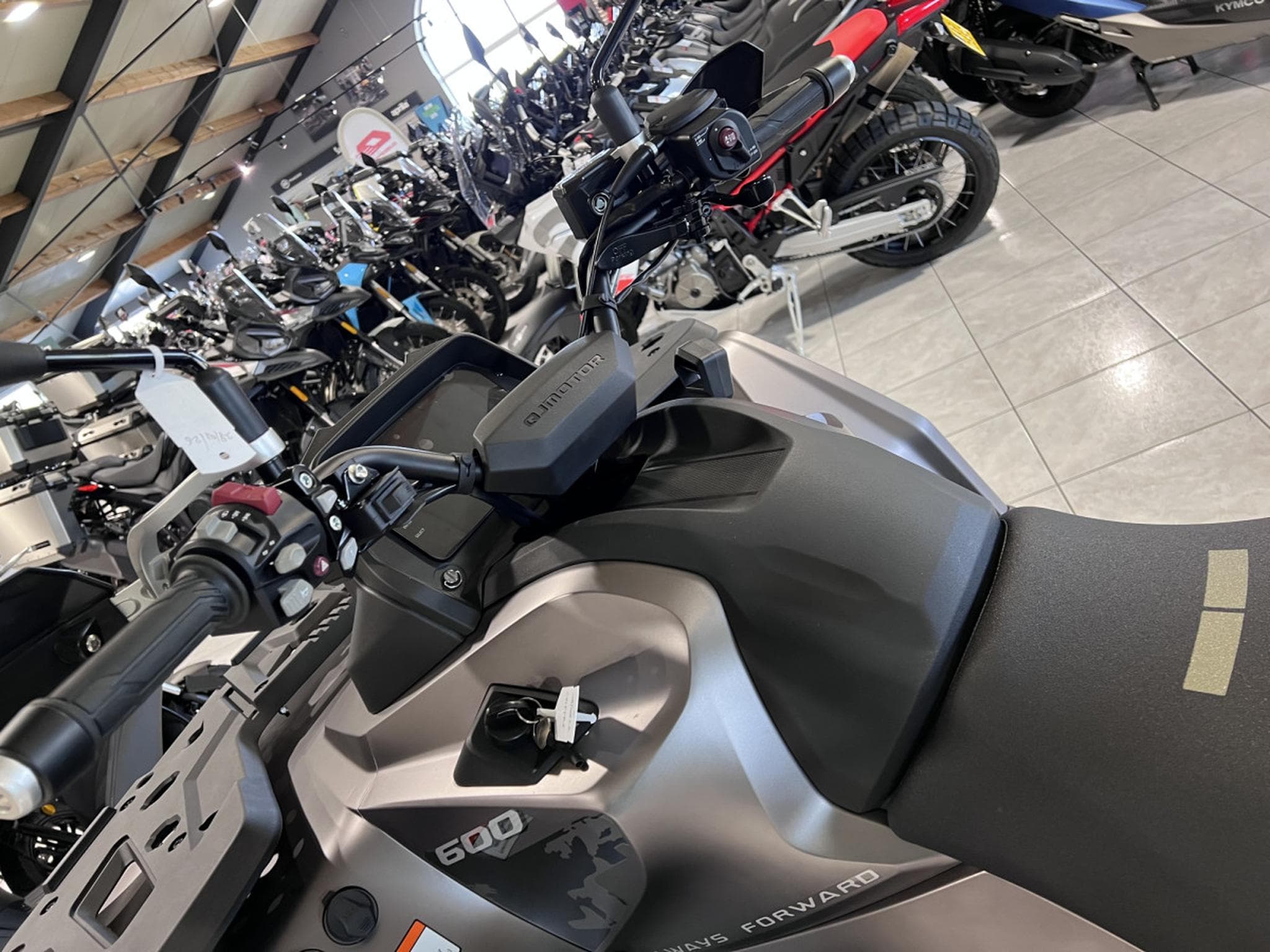 QJmotor SFA 600 Pro (2026) - Photo 6