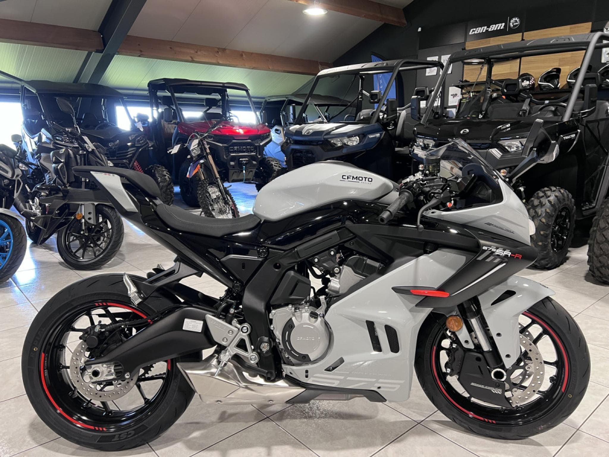 CF Moto 675 SR-R (2026) - Foto 1