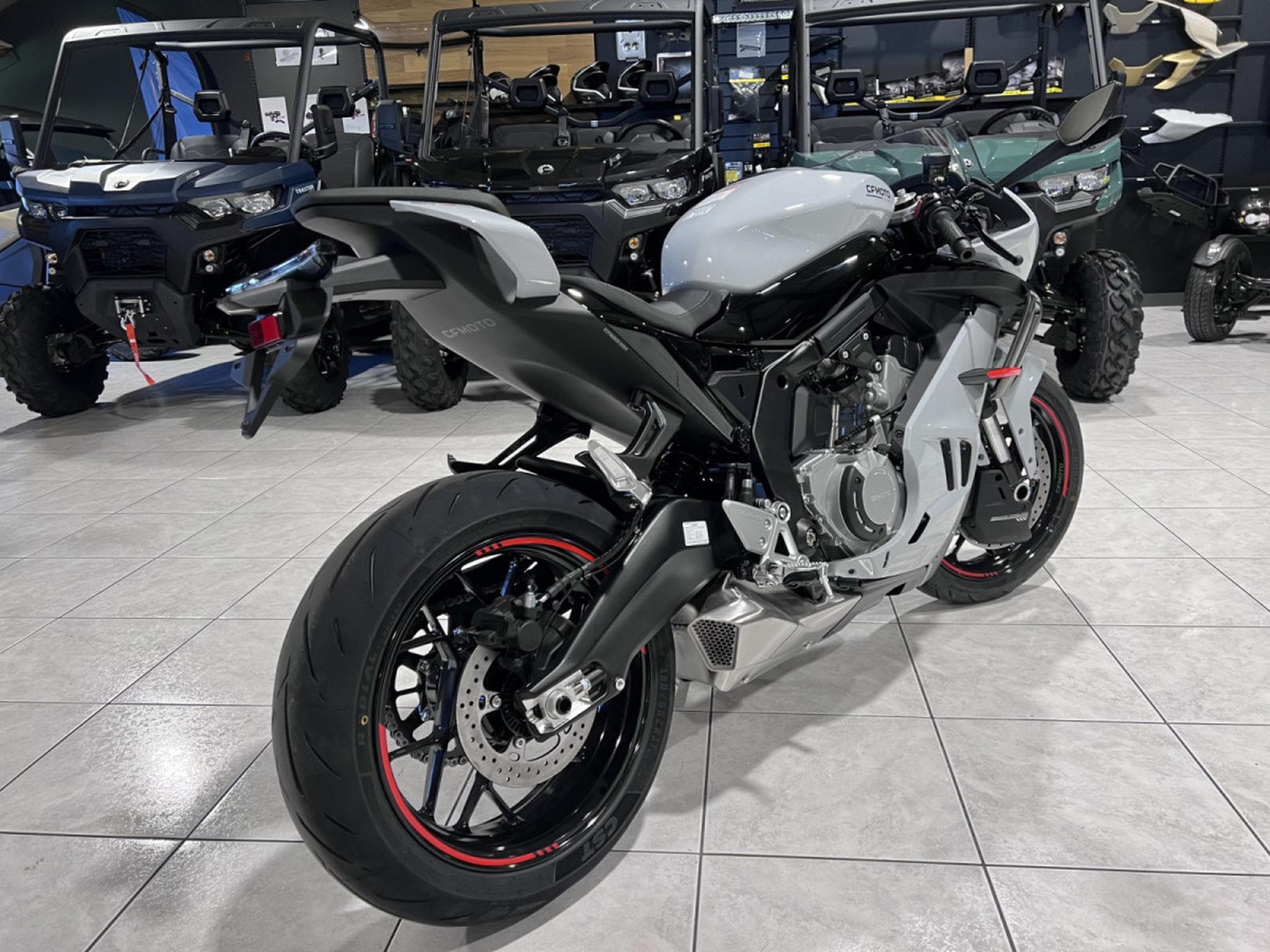 CF Moto 675 SR-R (2026) - Foto 3