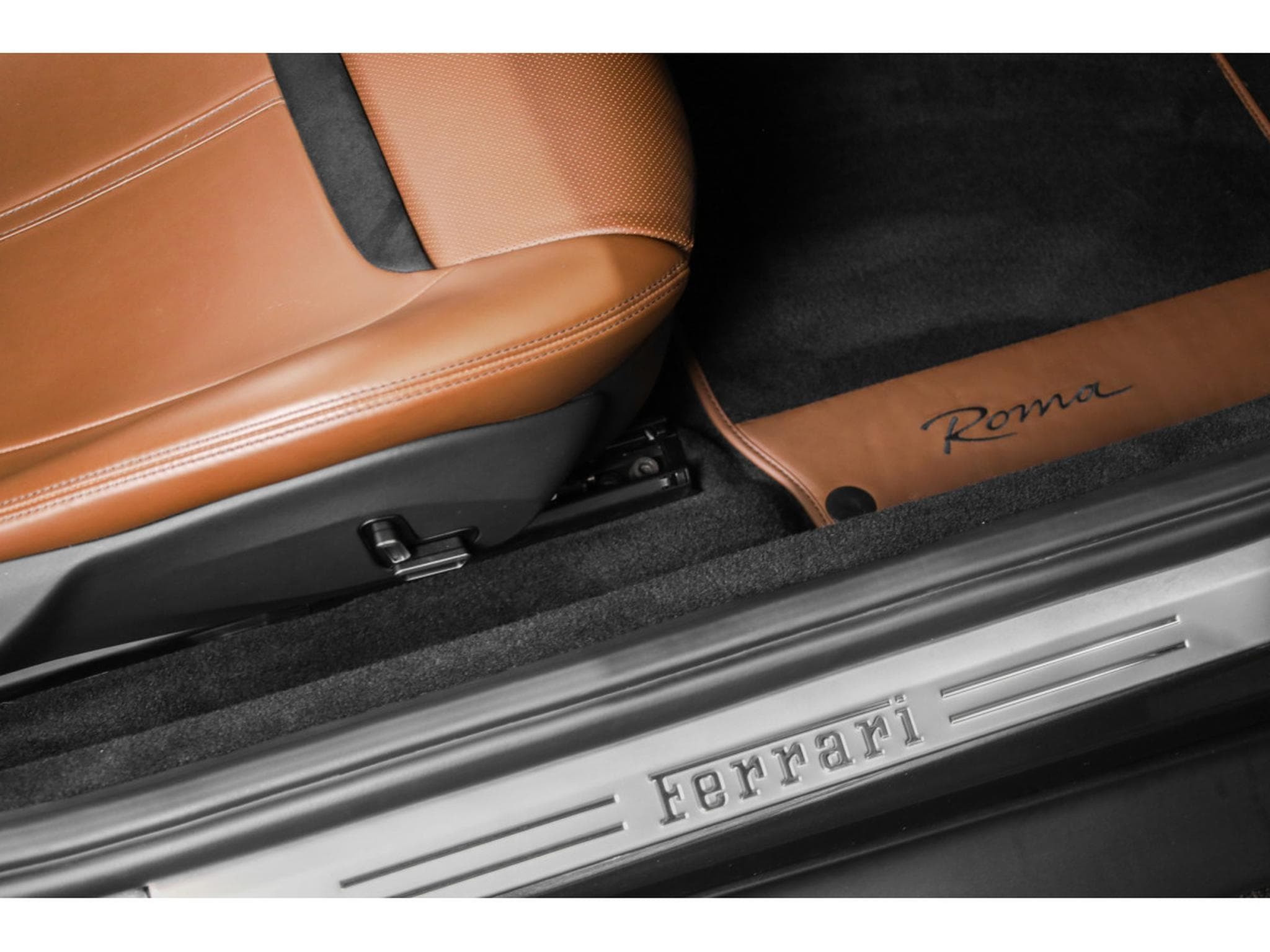 Ferrari Roma V8 - GRIGIO SILVERSTONE / CIOCCOLATO (2022) - Photo 17