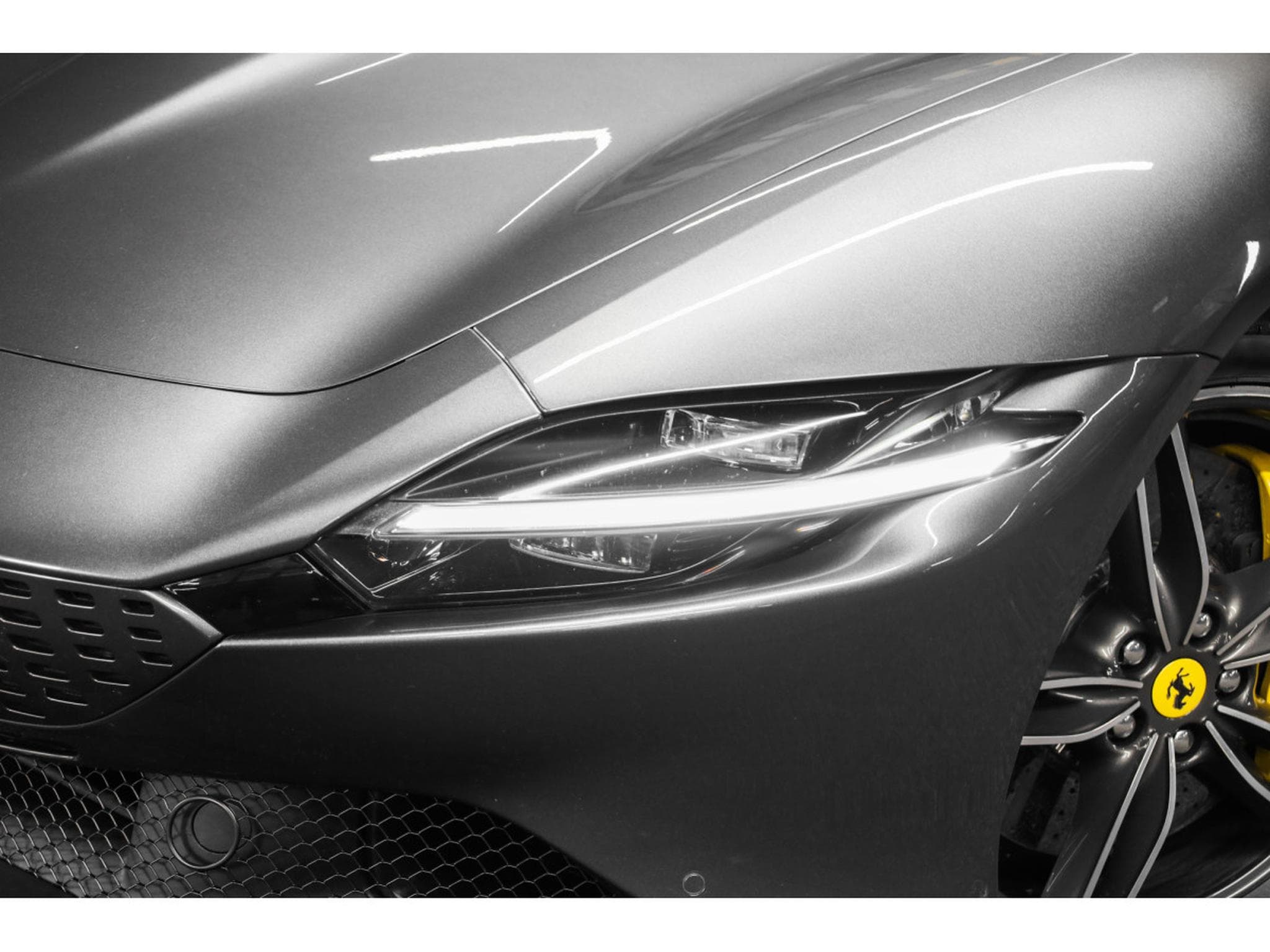 Ferrari Roma V8 - GRIGIO SILVERSTONE / CIOCCOLATO (2022) - Photo 23