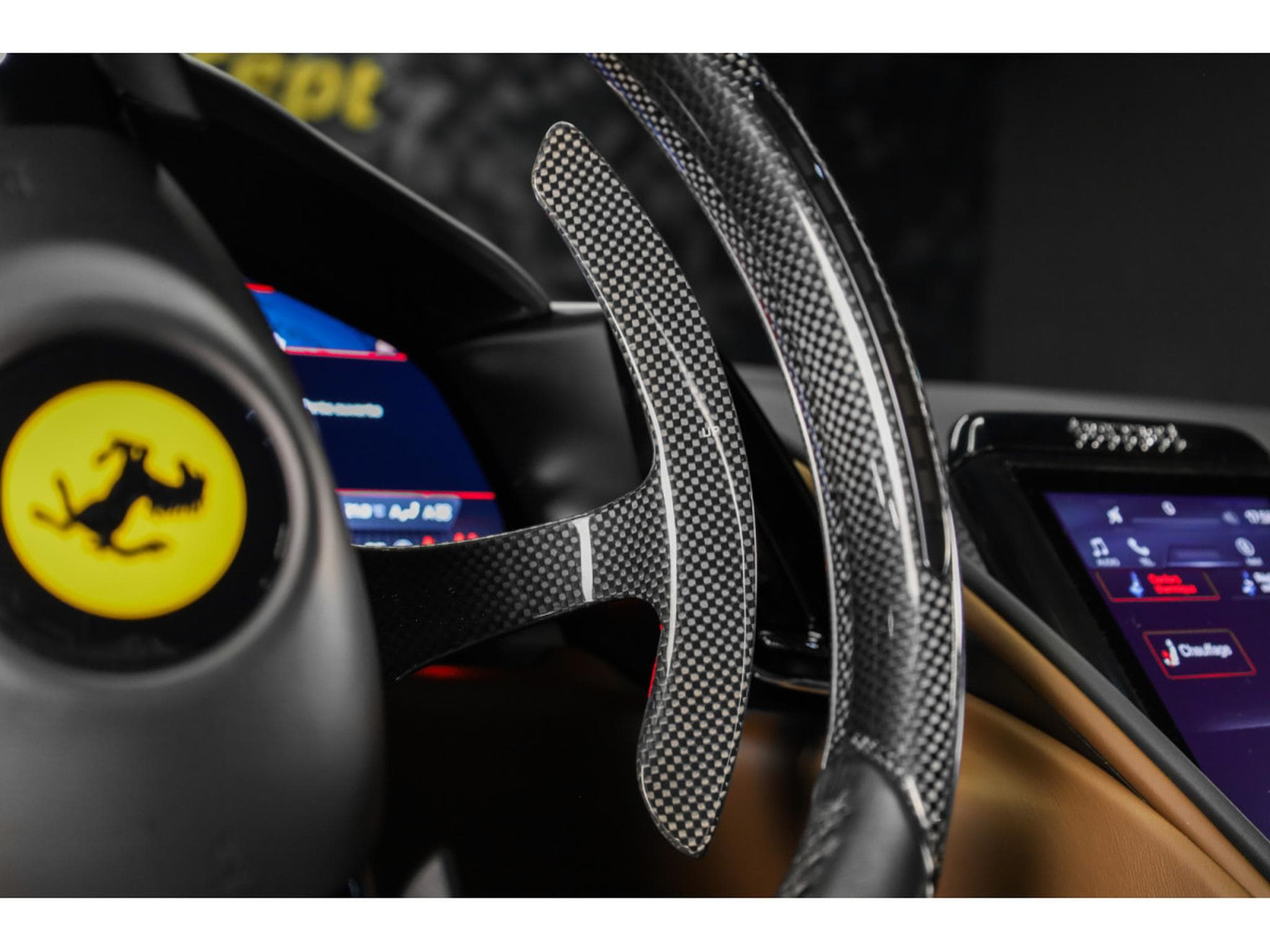 Ferrari Roma V8 - GRIGIO SILVERSTONE / CIOCCOLATO (2022) - Photo 27