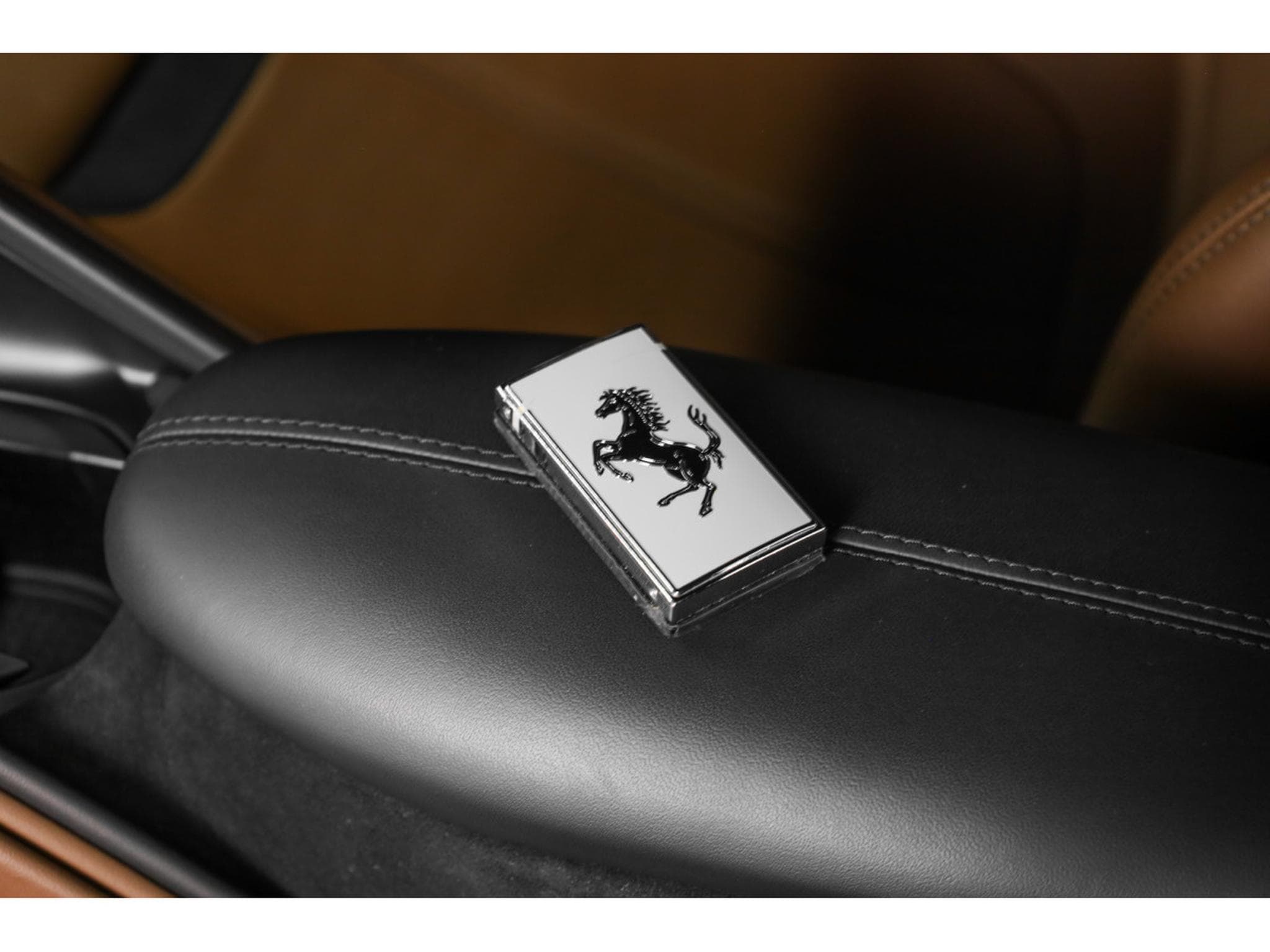 Ferrari Roma V8 - GRIGIO SILVERSTONE / CIOCCOLATO (2022) - Photo 28