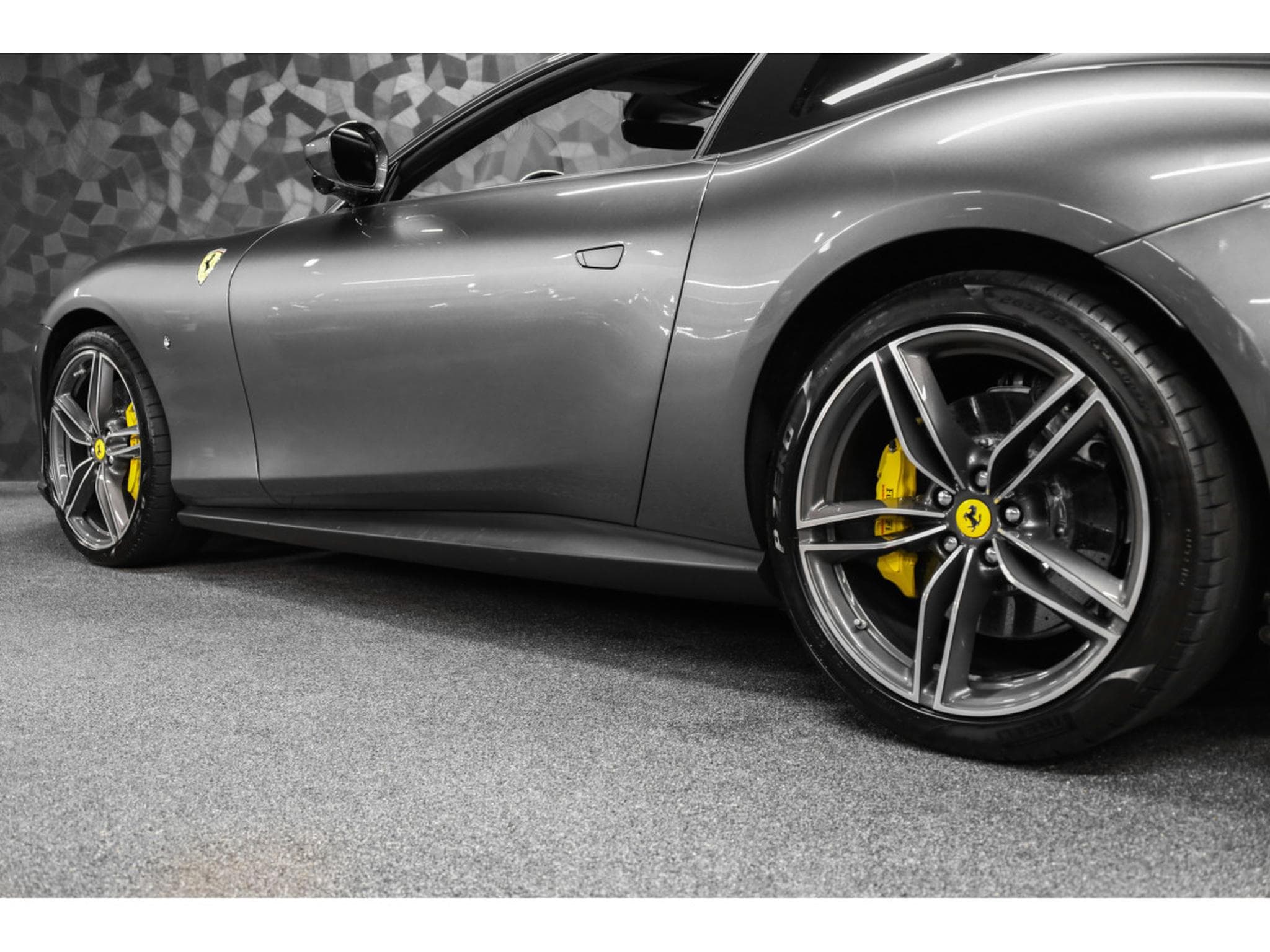 Ferrari Roma V8 - GRIGIO SILVERSTONE / CIOCCOLATO (2022) - Photo 29