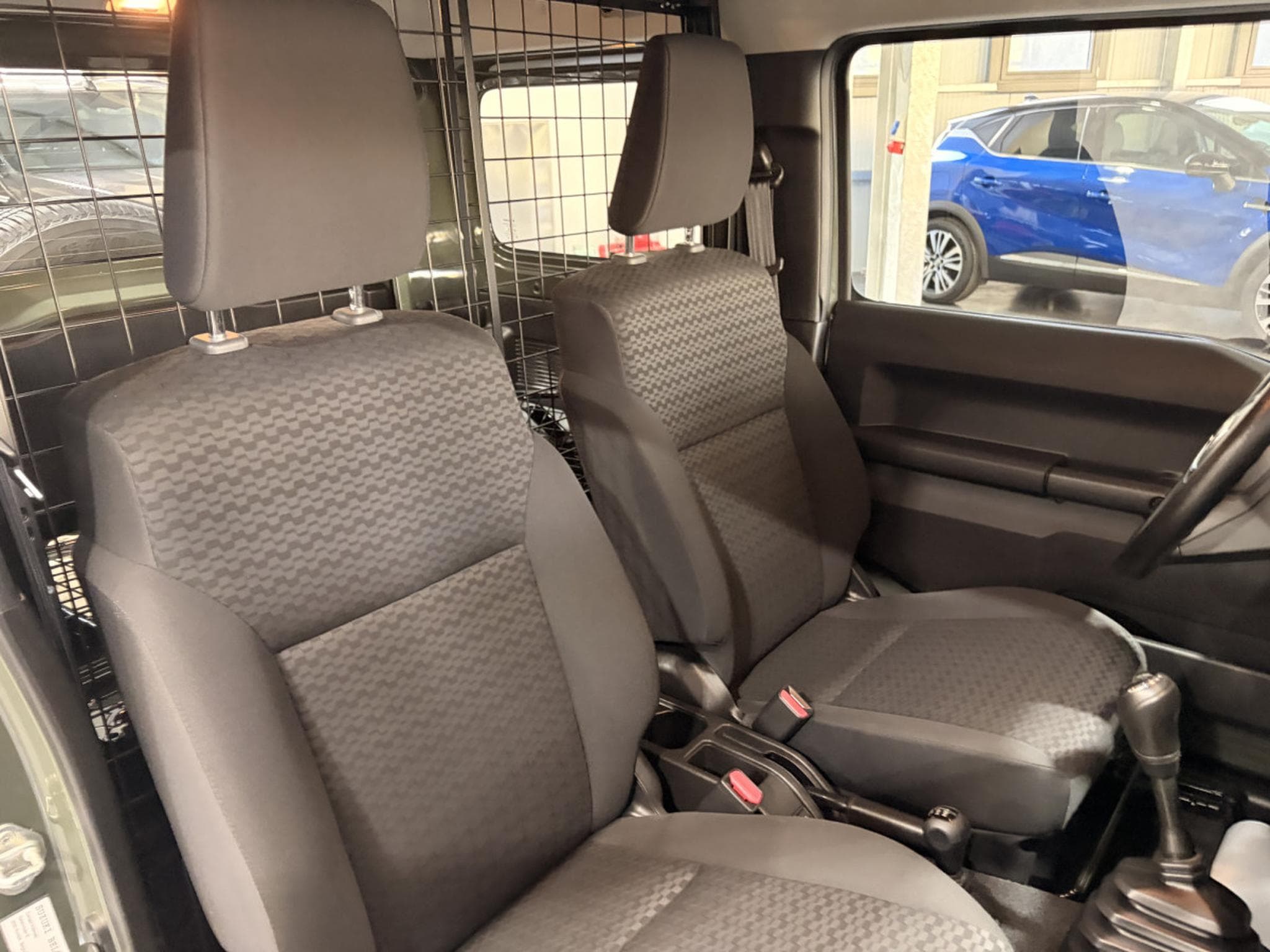 Suzuki Jimny 1.5 Allgrip 102 HP (2022) - Foto 12