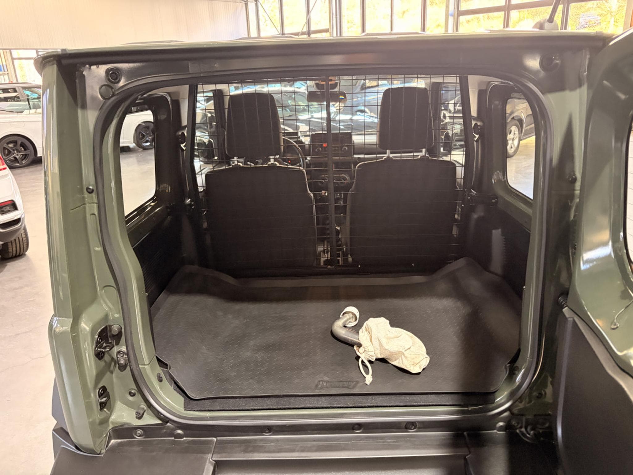 Suzuki Jimny 1.5 Allgrip 102 HP (2022) - Foto 14