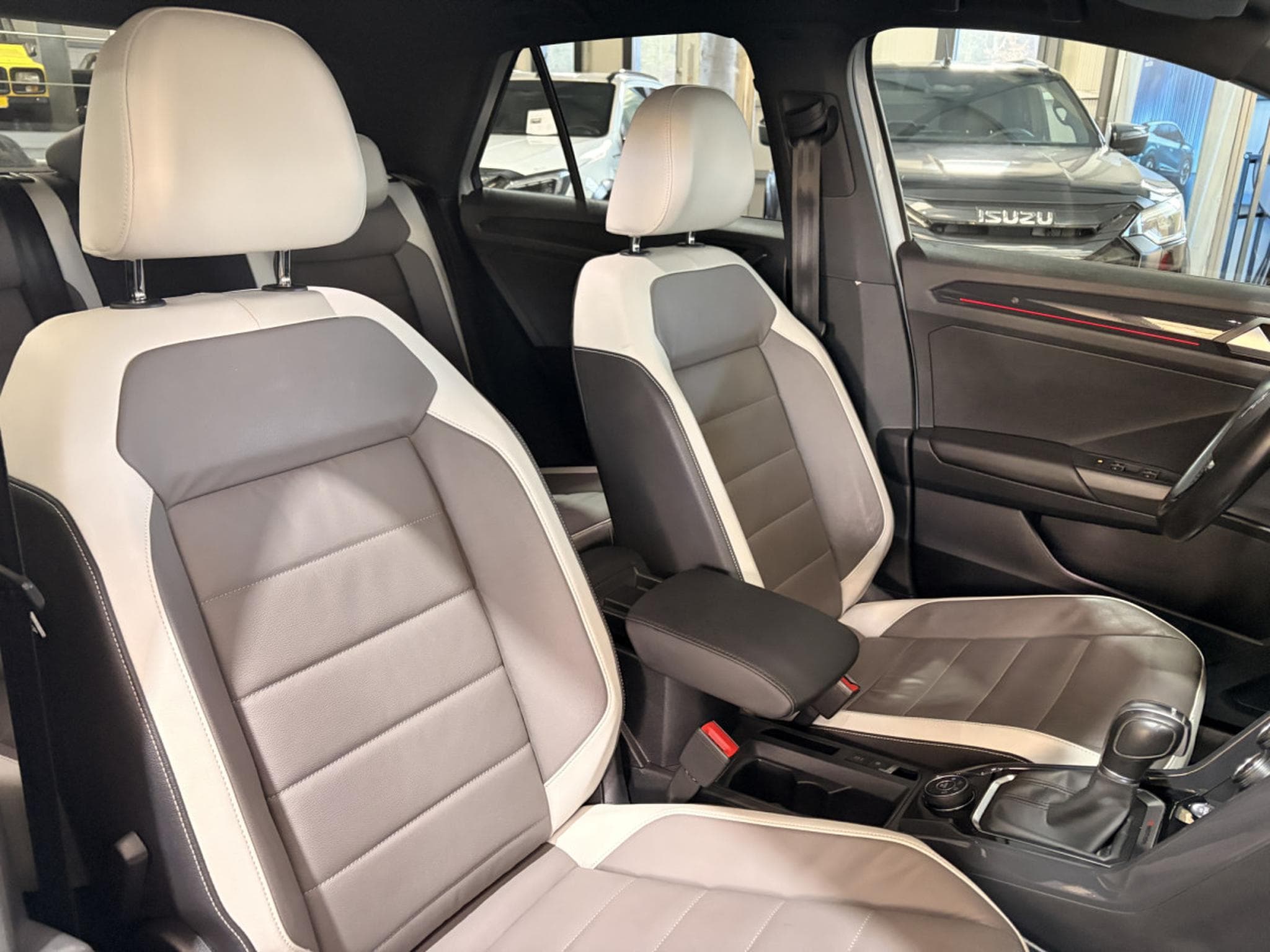 VW T-Roc Sport 2.0 TSI DSG 4Motion 190HP (2018) - Foto 12