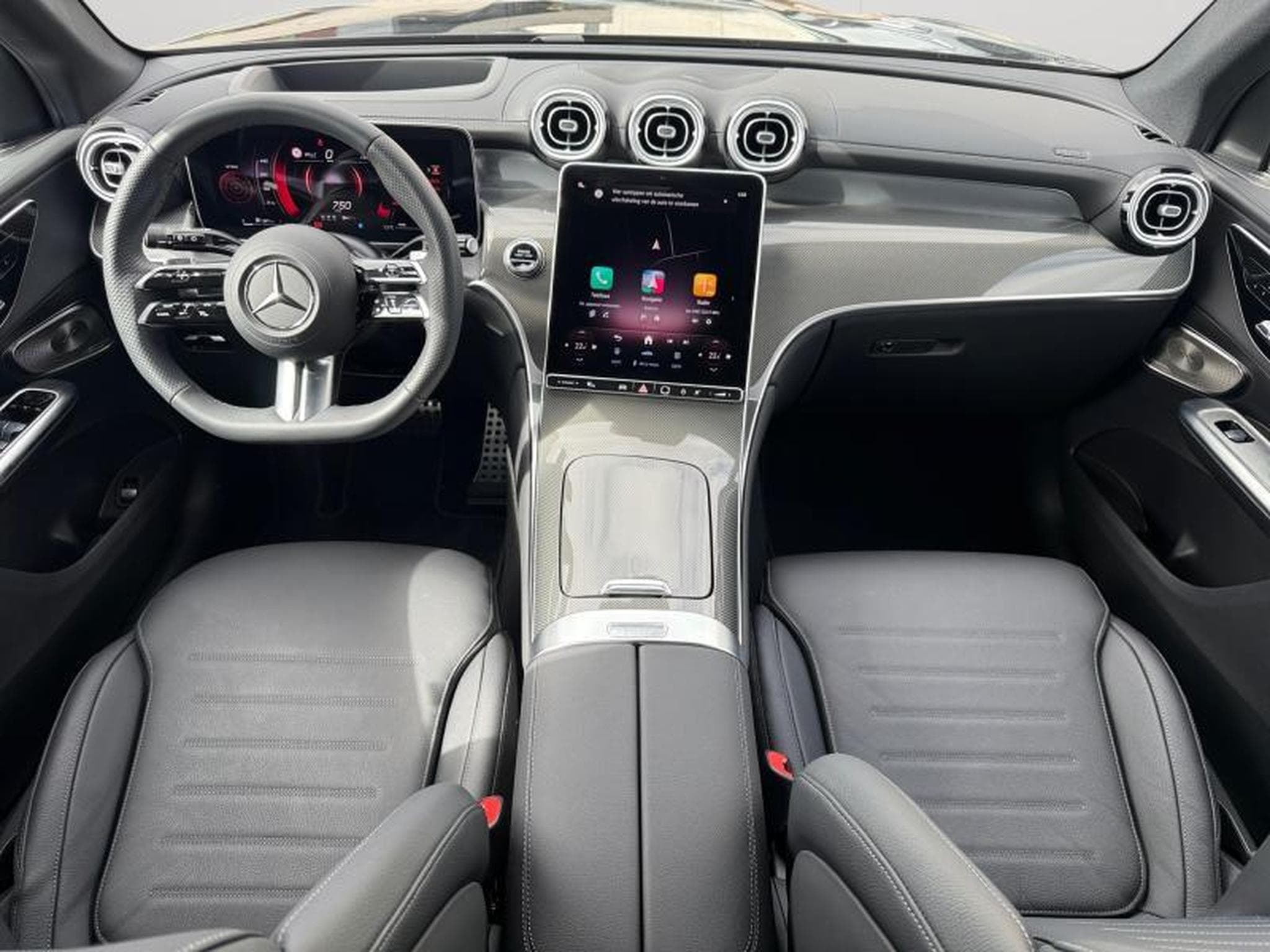 Mercedes GLC 220 d 4MATIC AMG LINE / Premium + / Diesel (2025) - Photo 3