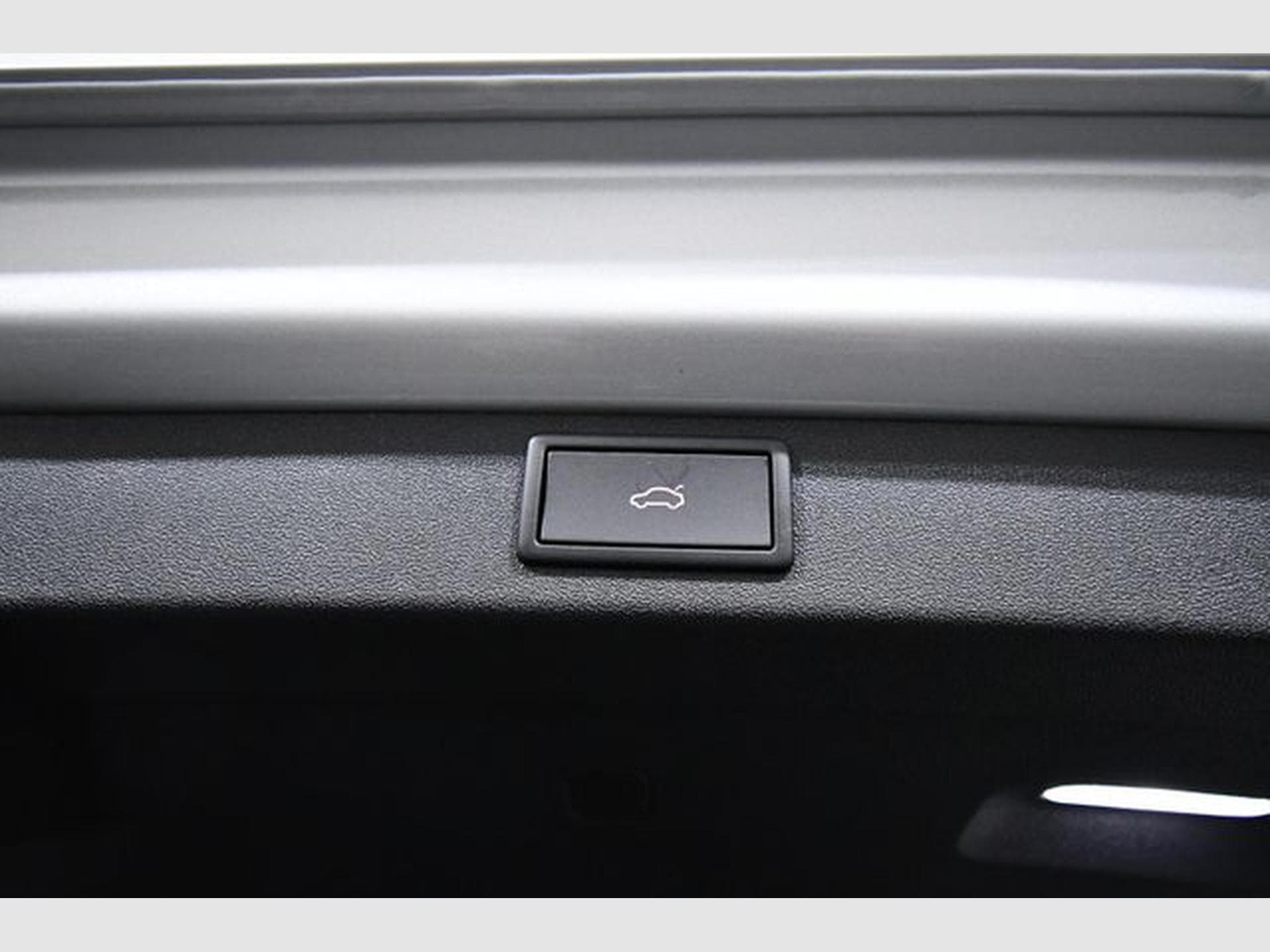 Skoda Enyaq Enyaq IV 60, Leder, AHK, Pano., Area View, HuD (2023) - Photo 8