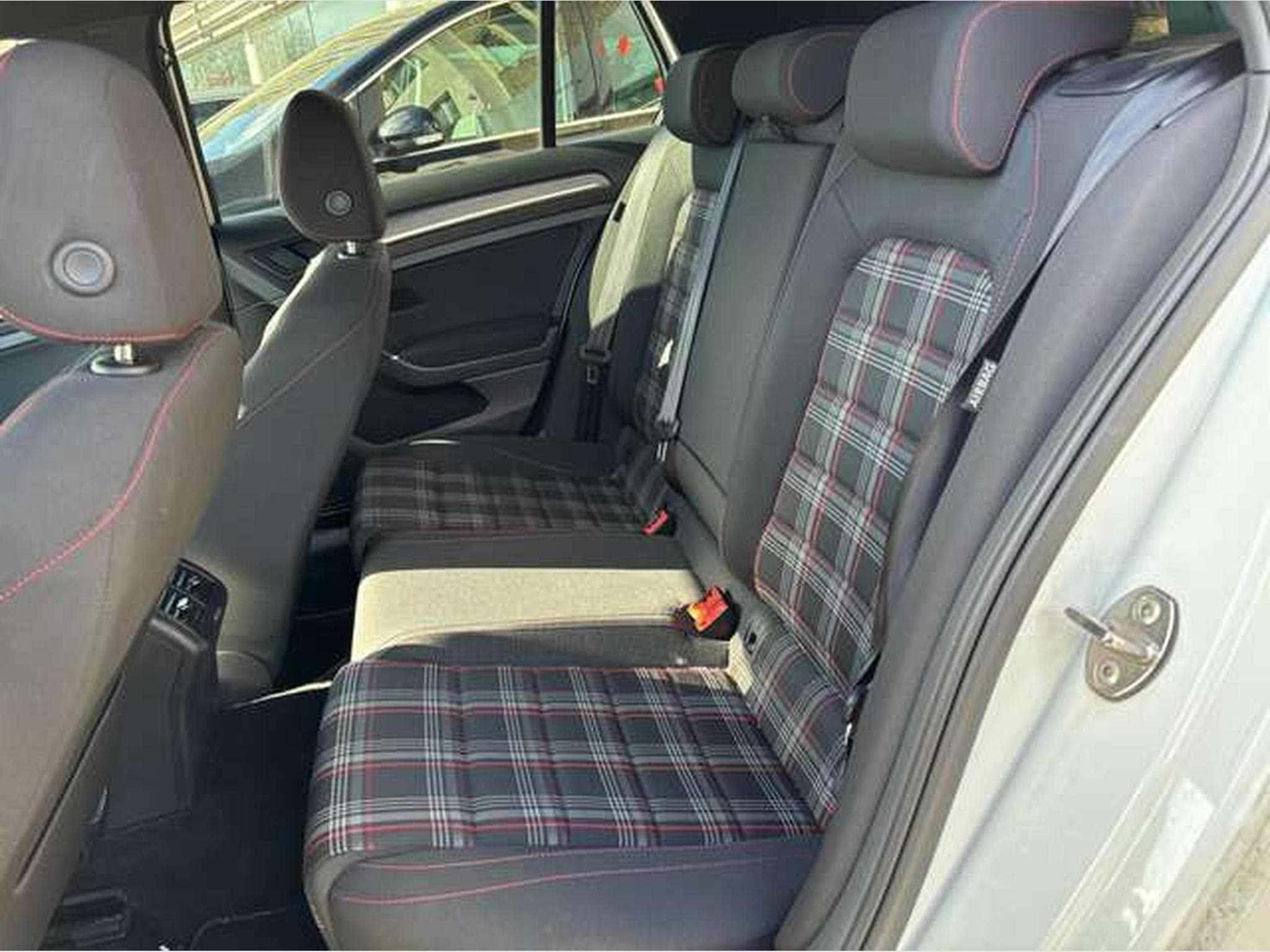 VW Golf Golf GTI Performance 300 PS 2.0 TSI OPF DSG (2019) - Foto 16