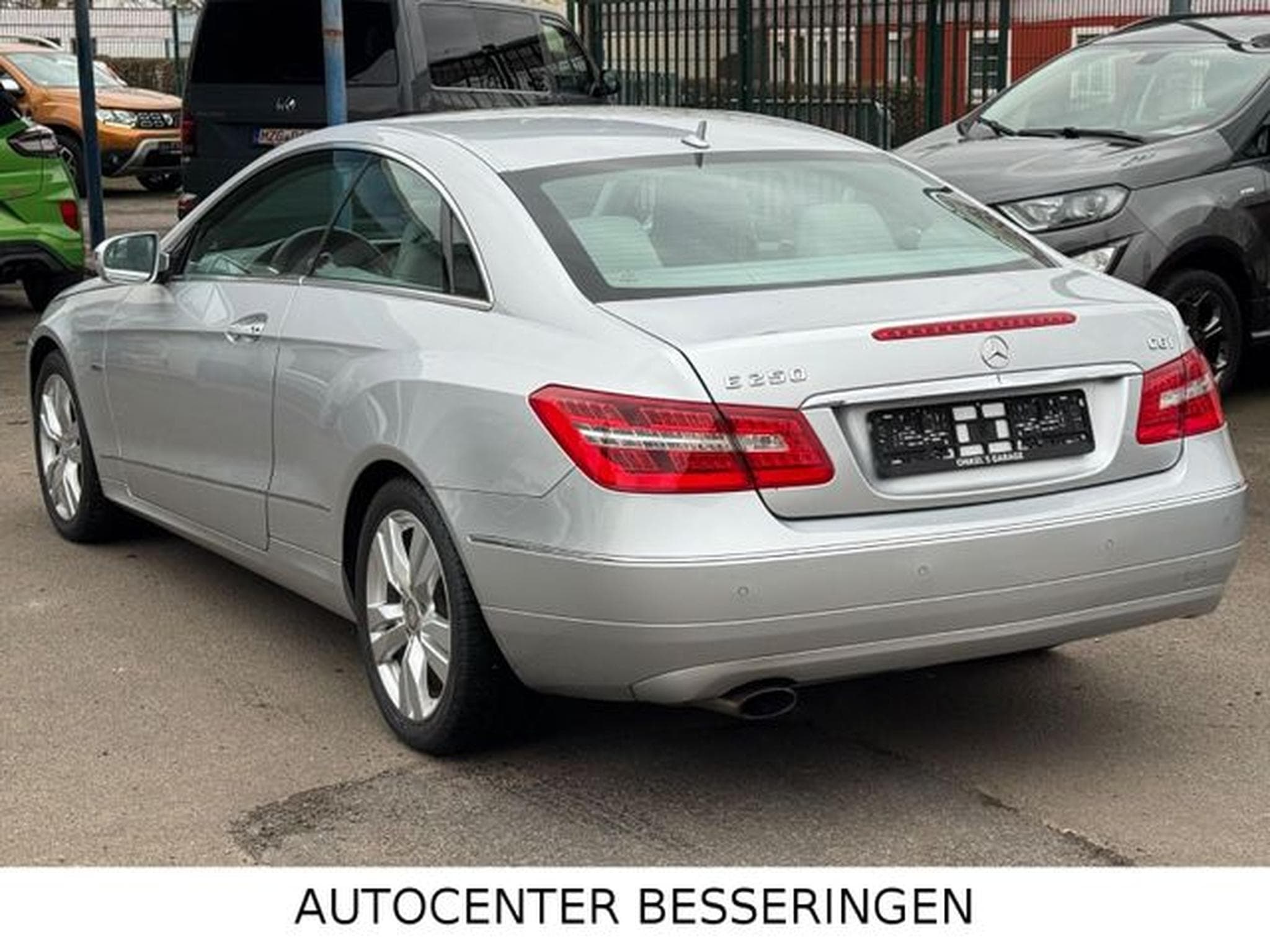 Mercedes E 250 E 250 Coupe CGI * AUTOMATIK * XENON * NAVI * (2009) - Photo 4