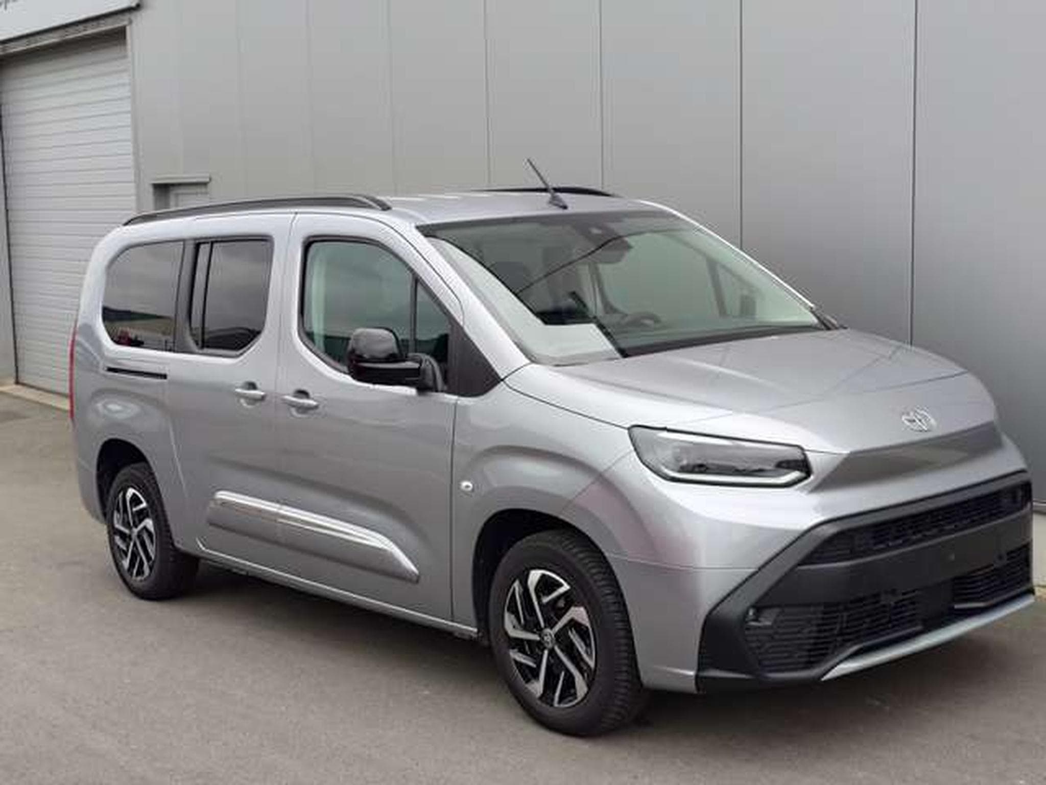 Toyota Proace Proace City Verso LWB 1.5 D-4D Family Family (2025) - Photo 3