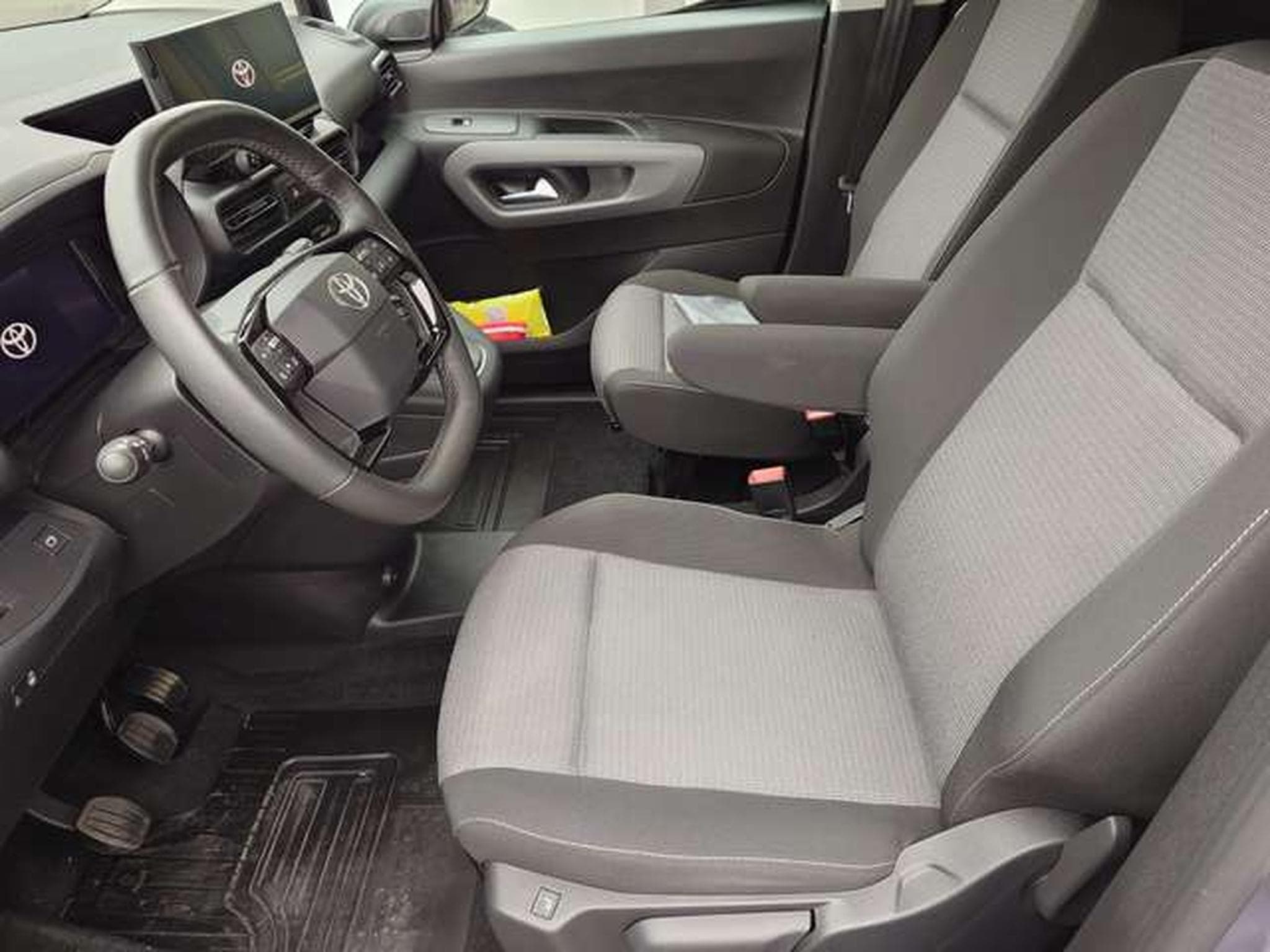 Toyota Proace Proace City Verso LWB 1.5 D-4D Family Family (2025) - Photo 6