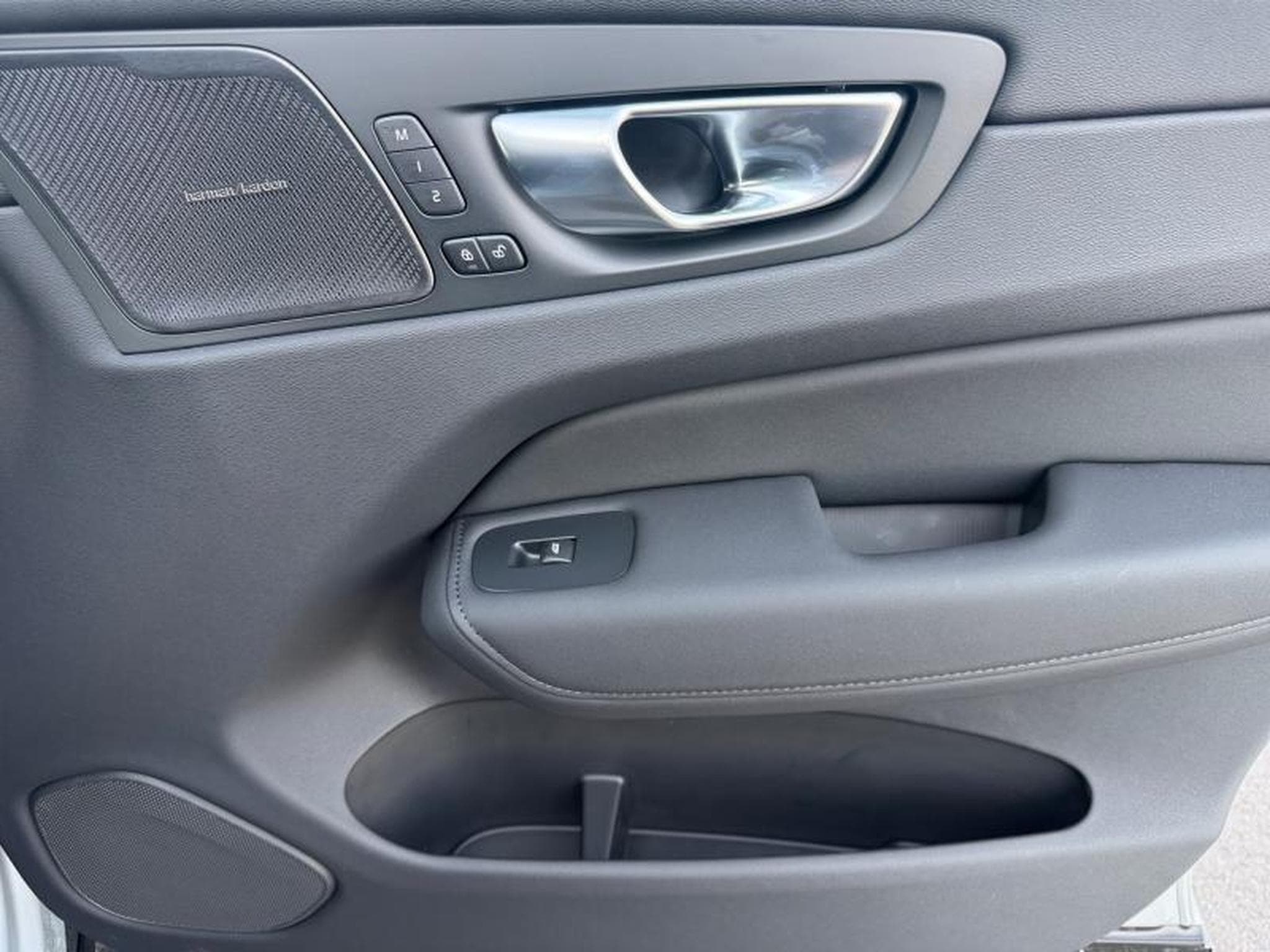 Volvo XC60 Facelift T6 Plus Dark / Hybride (2025) - Foto 21