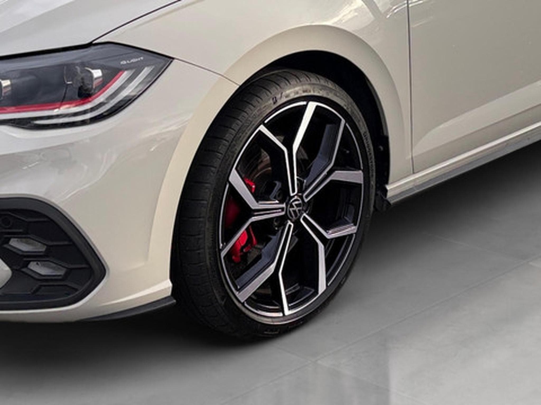 VW Polo GTI 2.0 GTI 207 PS Couleur Blanche (2026) - Photo 20