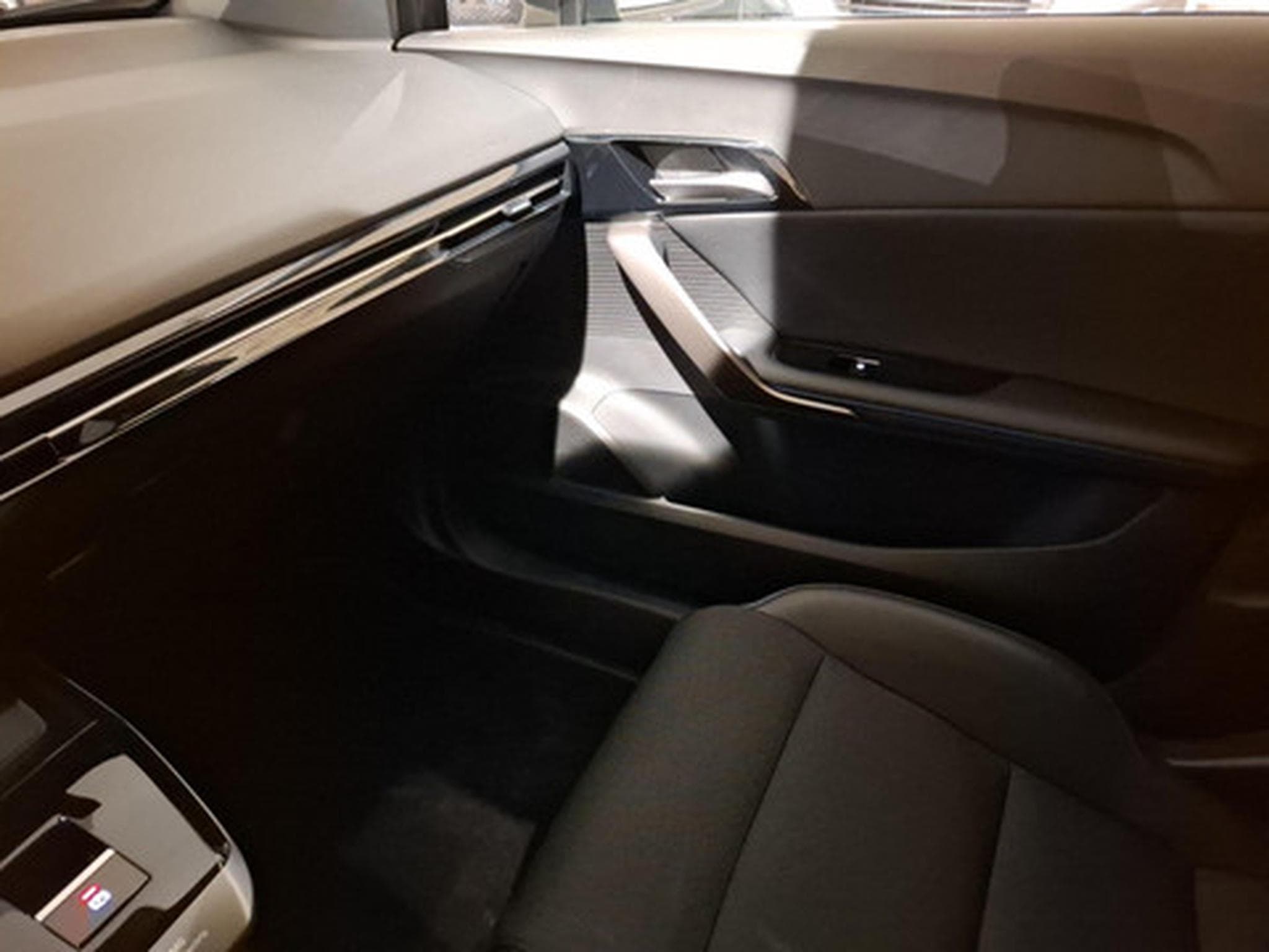 MG MG4 LUXUARY (2026) - Foto 17