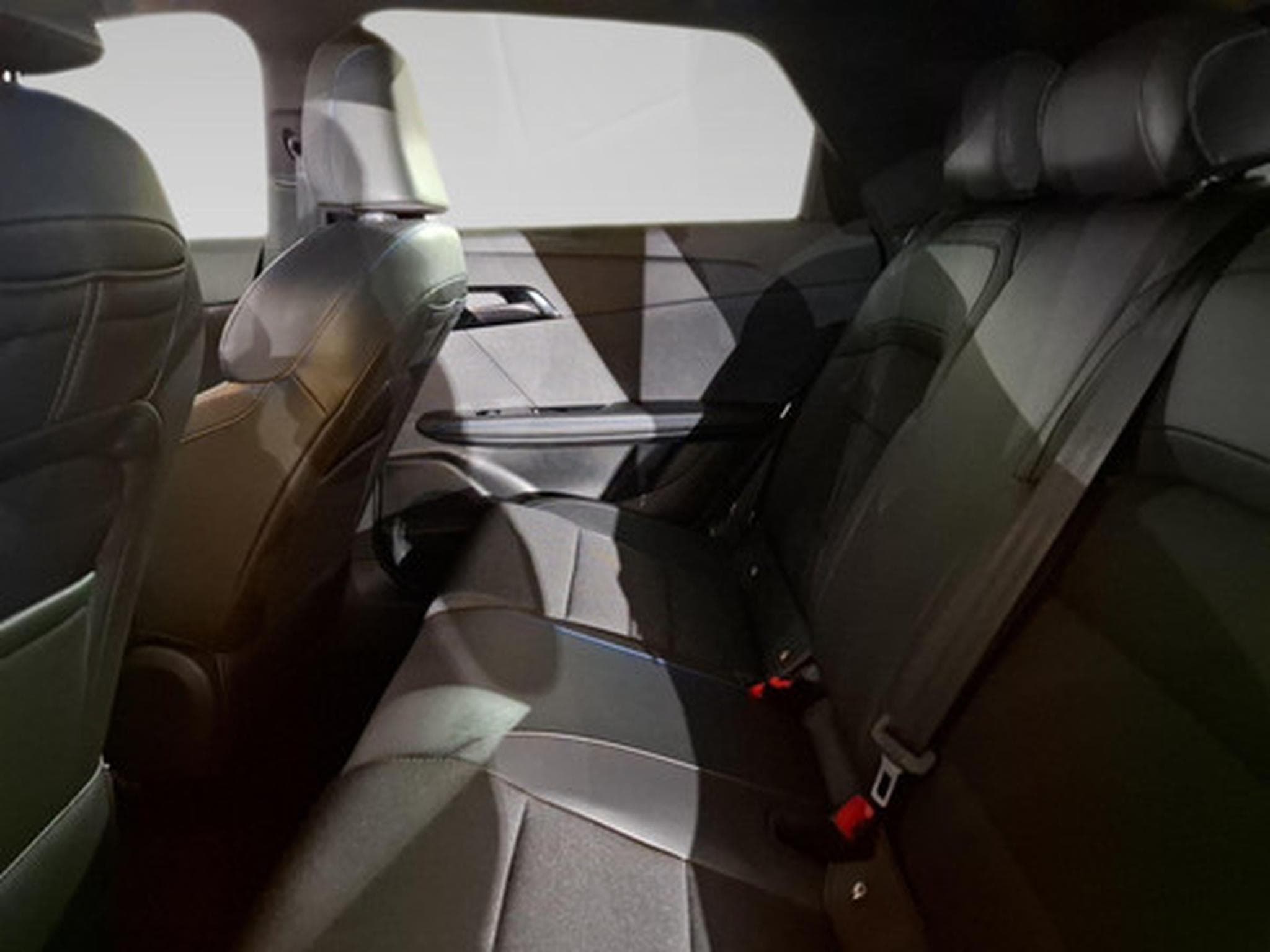 MG MG4 LUXUARY (2026) - Foto 18