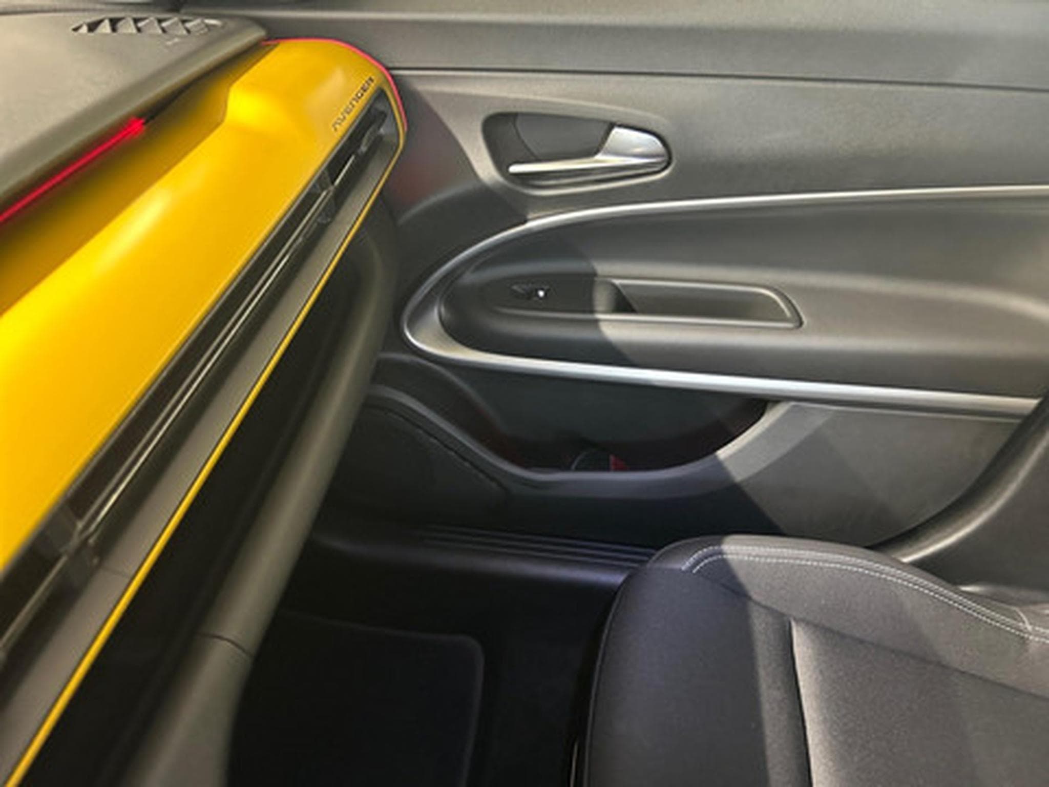 Jeep Avenger SUMMIT (2026) - Foto 19