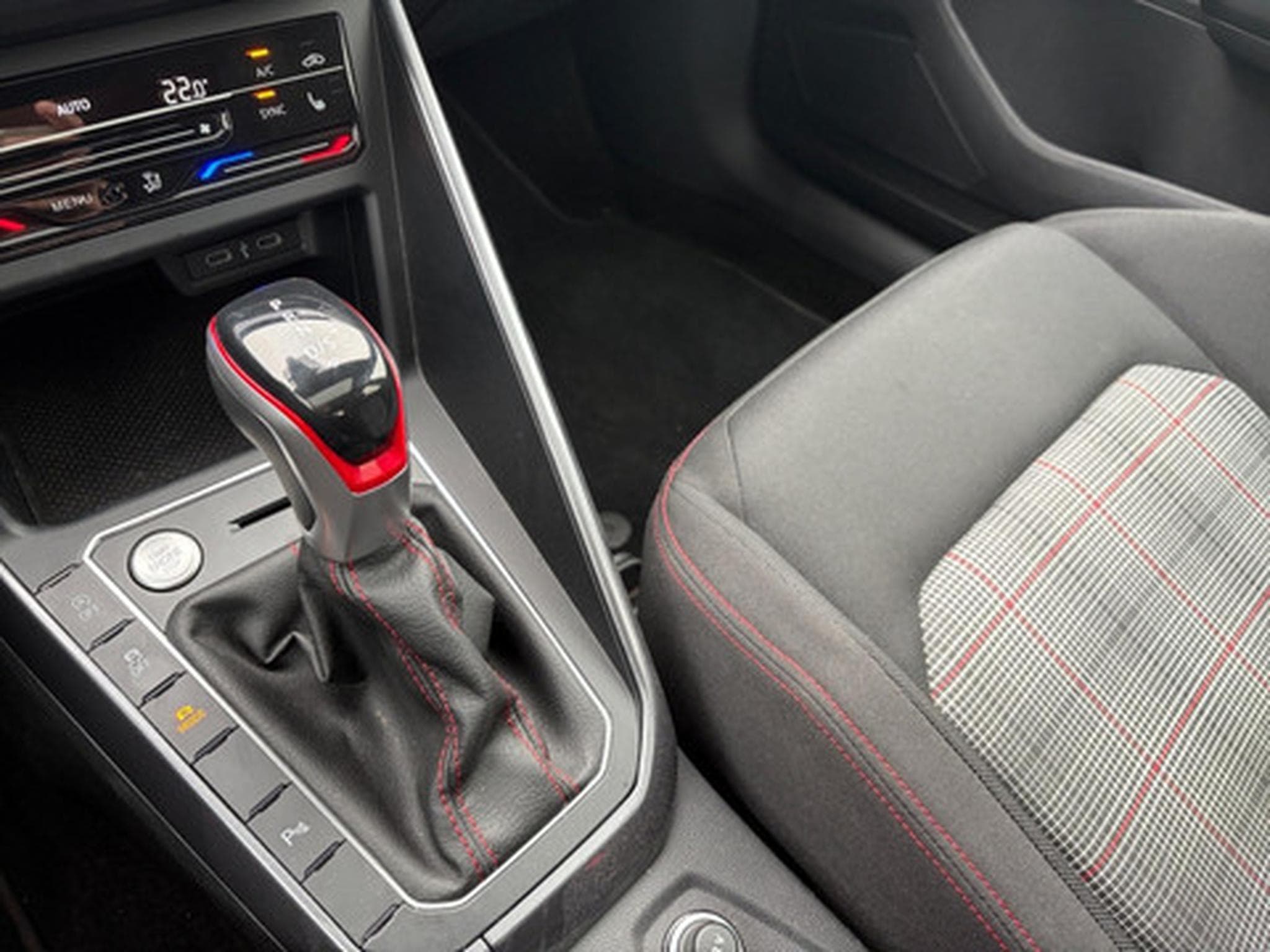 VW Polo GTI 2.0 GTI 207 PS Couleur Gris Fonce (2026) - Photo 10