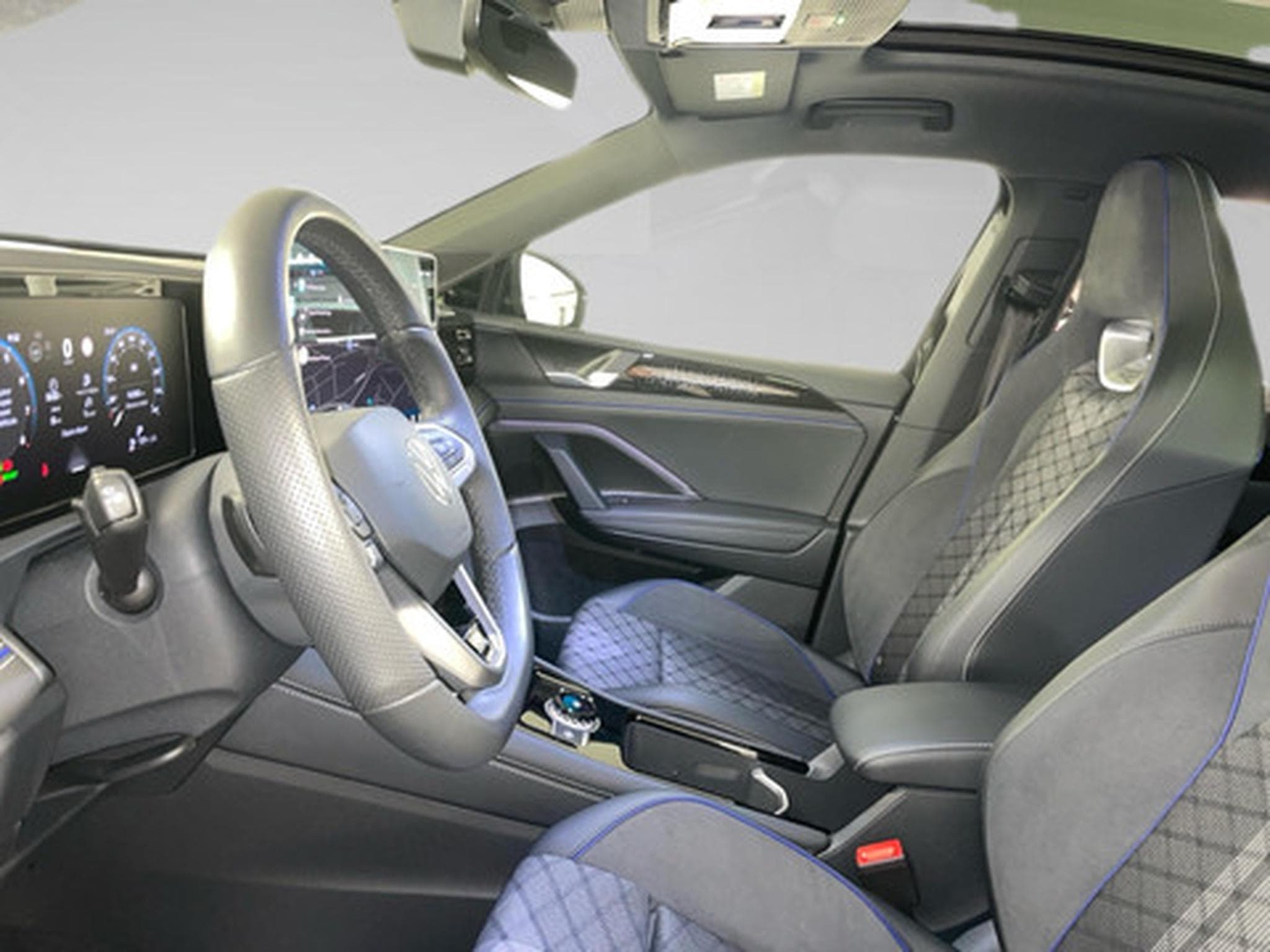 VW Tiguan 1.5 eHybrid R-Line DSG (2026) - Photo 4